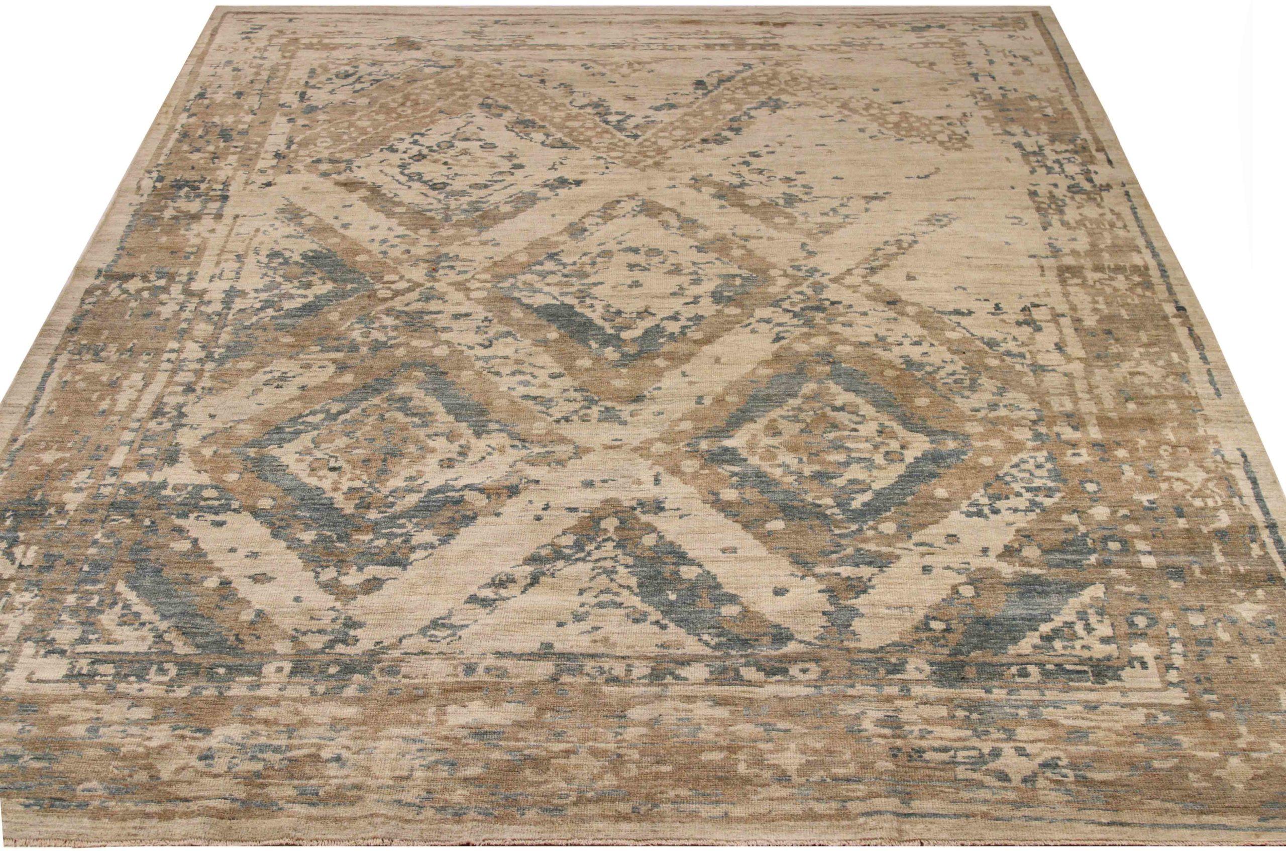 Entdecken Sie die Eleganz des persischen Sultanabad mit seiner wunderschönen Handwerkskunst von CIRCA 1990. Dieses exklusive Design, das mit viel Liebe zum Detail entworfen wurde, ist perfekt, um Ihren Raum zu verschönern.