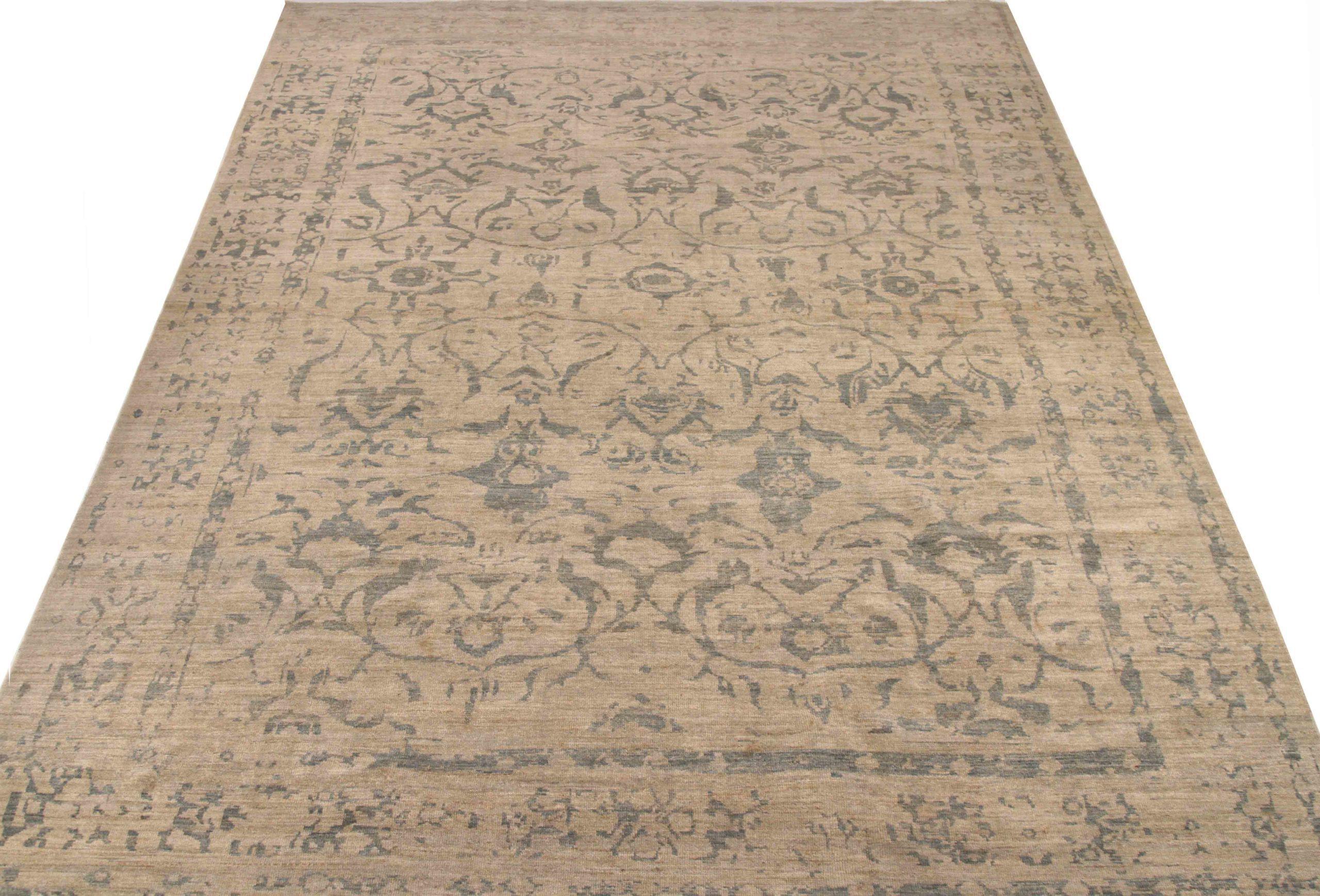 Scopri l'eleganza del Sultanabad persiano, caratterizzato da una splendida lavorazione artigianale. Progettato con una meticolosa attenzione ai dettagli, questo design esclusivo è perfetto per valorizzare il tuo spazio.