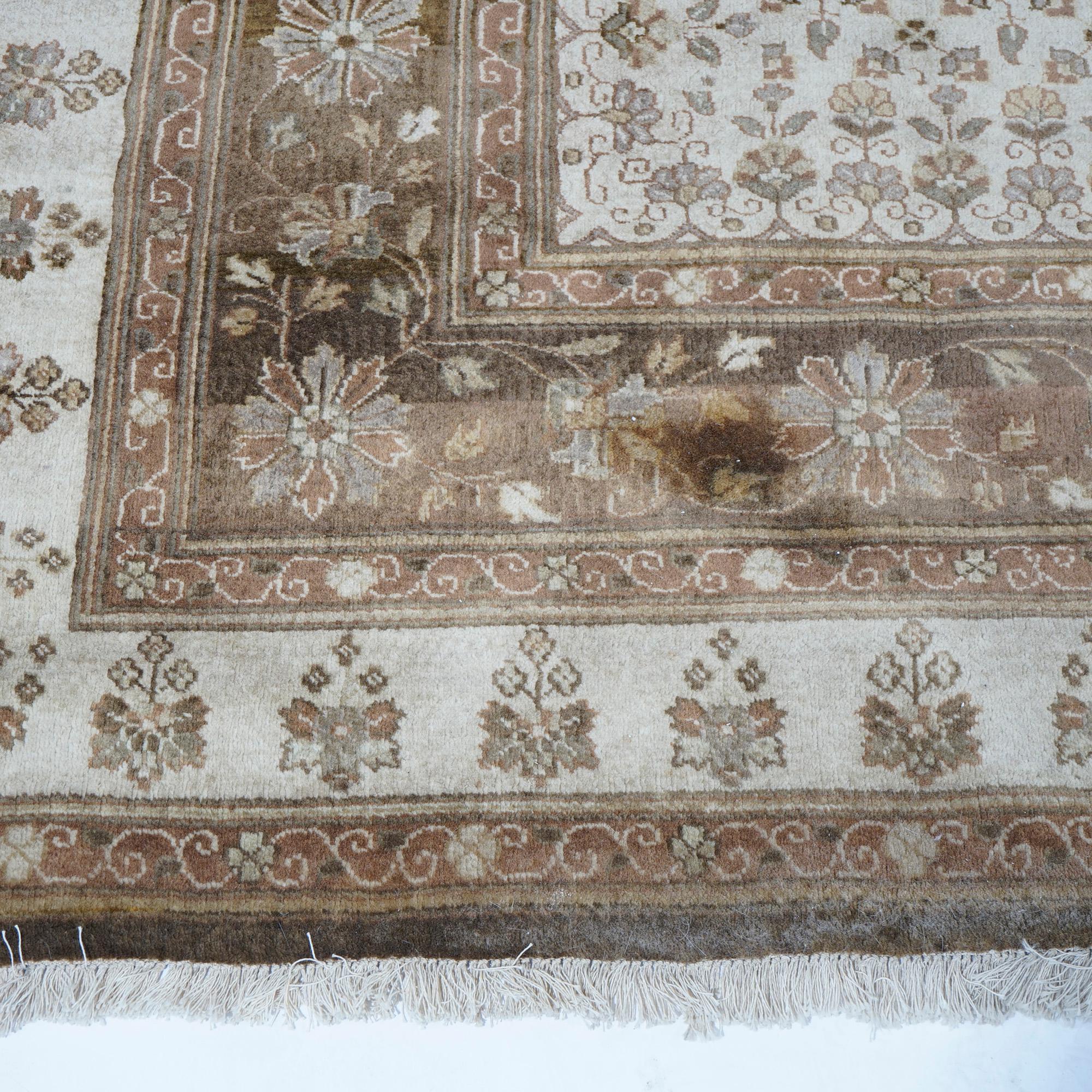 20ième siècle Tapis persan oriental en laine de Sultanabad avec motif floral sur toute sa surface 20e siècle en vente