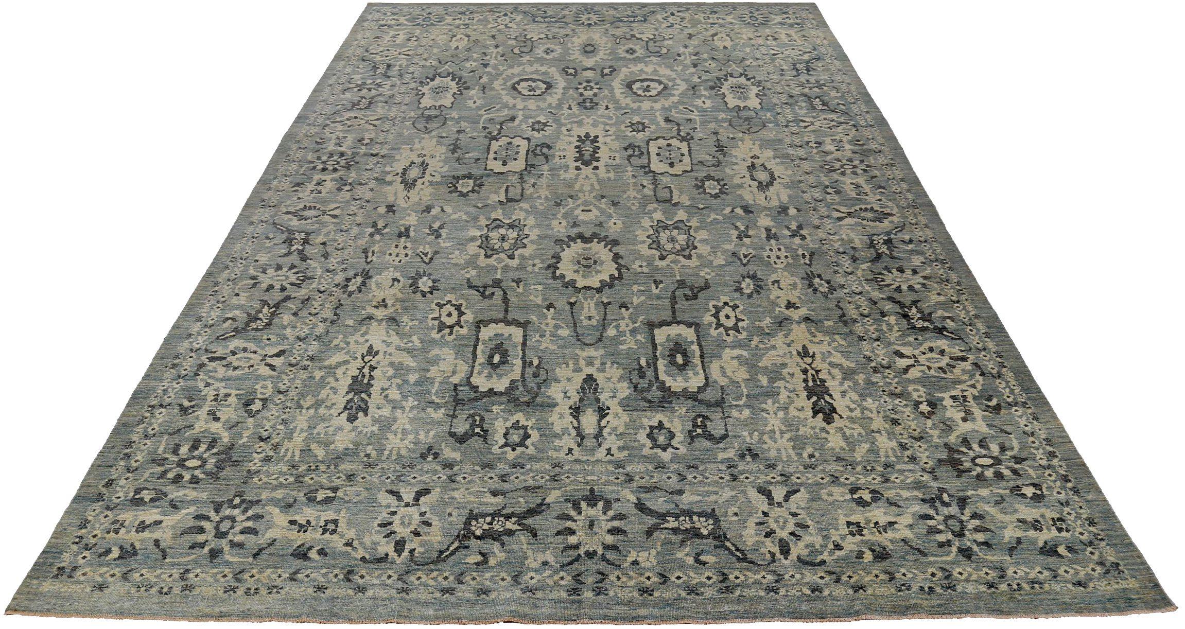 Entdecken Sie die Eleganz des persischen Sultanabad-Teppichs in Übergröße aus der Zeit um 1990. Dieses exklusive Design aus Wolle und Grau-Elfenbein ist perfekt, um Ihren Raum zu verschönern.