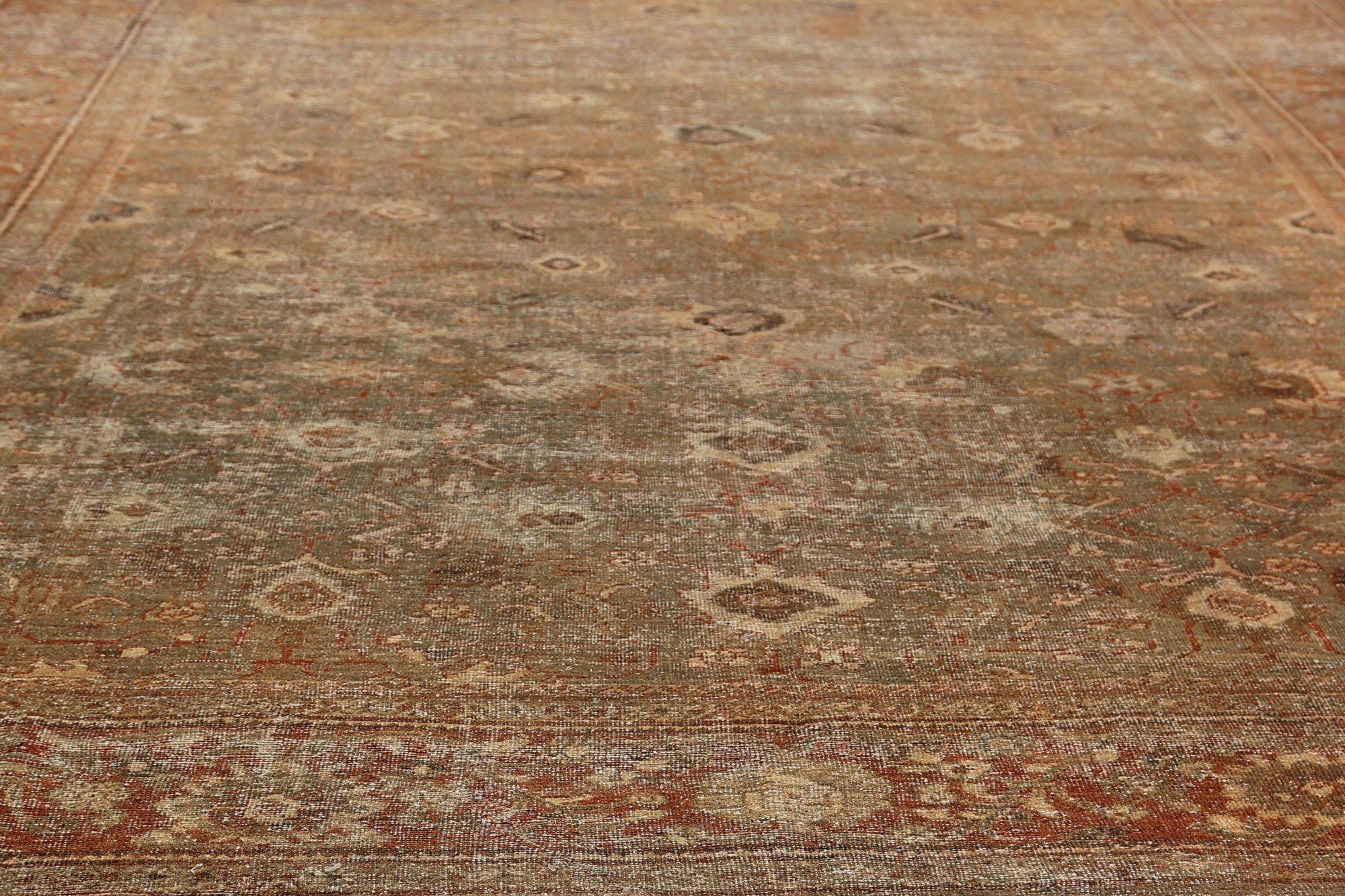 Découvrez l'élégance du tapis persan Sultanabad de Circa 1880. Conçu avec de la laine et du vert, ce design exclusif est parfait pour mettre en valeur votre espace.