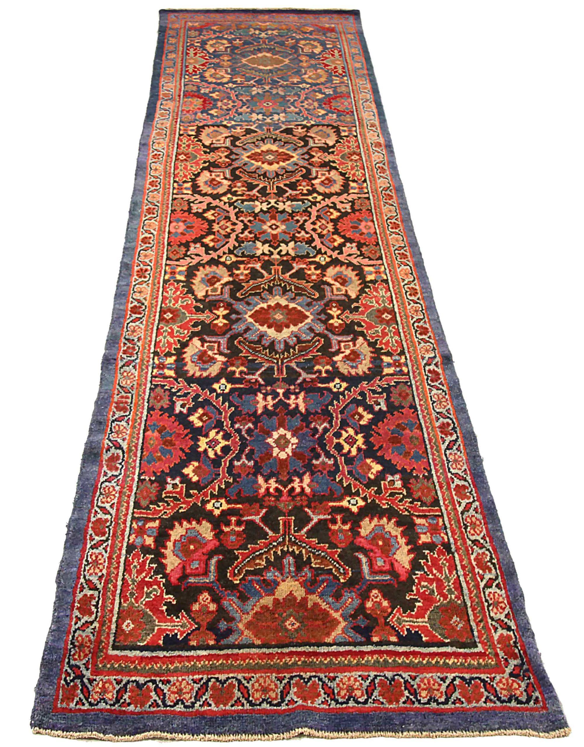 Entdecken Sie die Eleganz des persischen Sultanabad-Teppichs mit Läufern von CIRCA 1880. Dieses exklusive Design aus Wolle und BlauBraunElfenbeinRot ist perfekt, um Ihren Raum zu verschönern.