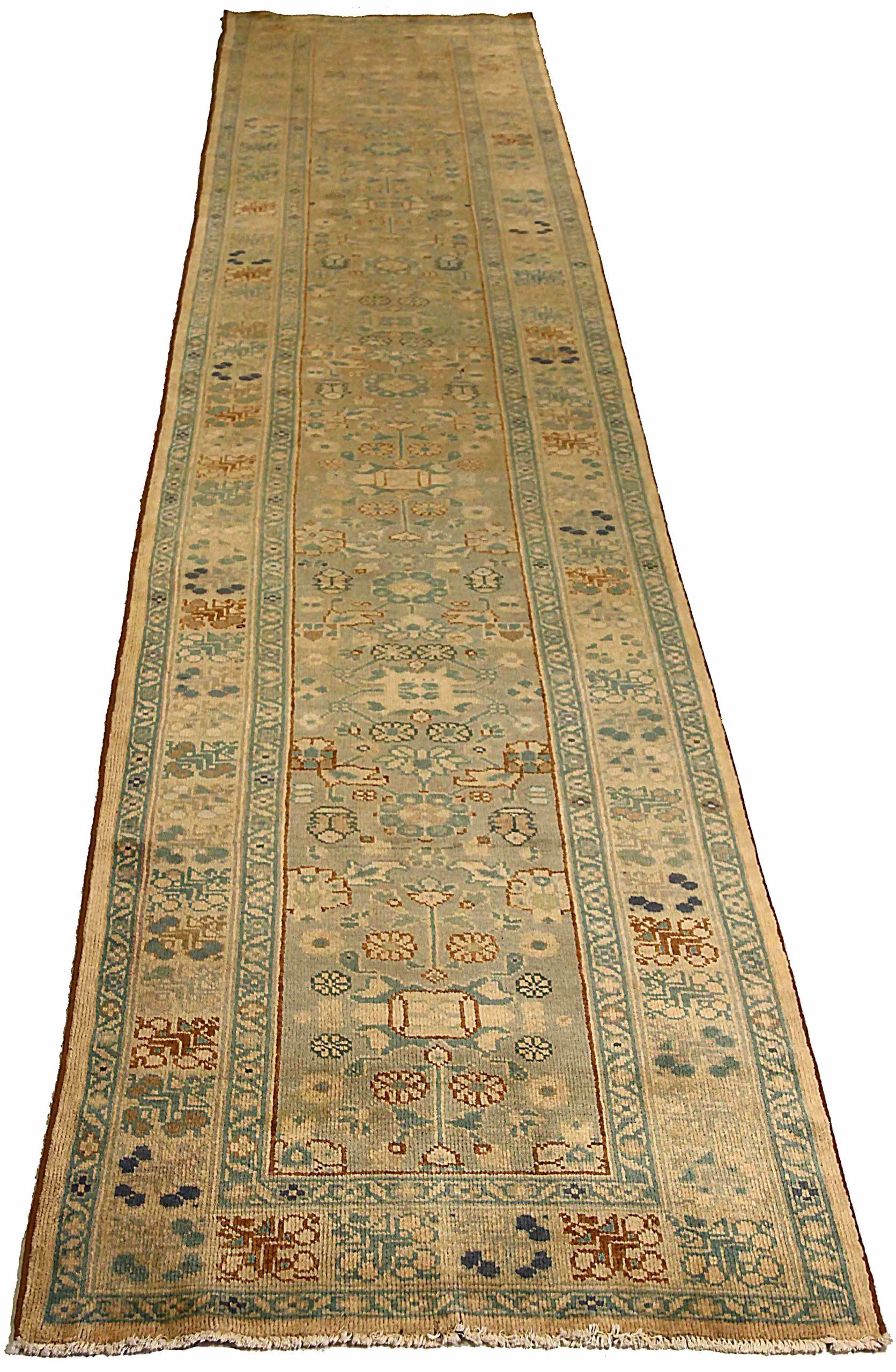 Entdecken Sie die Eleganz des persischen Sultanabad-Teppichs mit Läufern von CIRCA 1940. Dieses exklusive Design aus Wolle und BlauGrünElfenbein ist perfekt, um Ihren Raum zu verschönern.