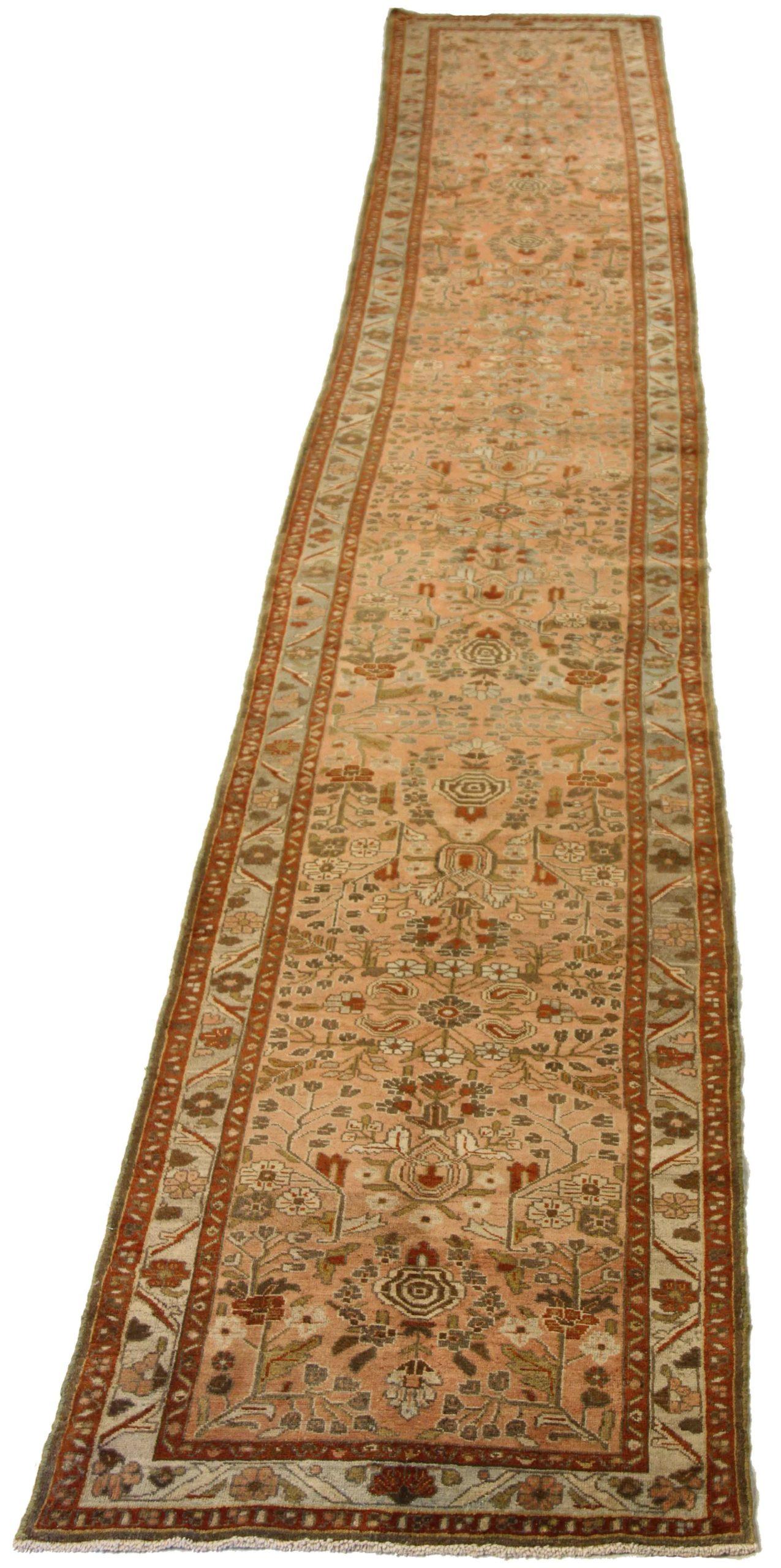 Entdecken Sie die Eleganz des persischen Sultanabad-Teppichs mit Läufer. Dieses exklusive Design, das mit viel Liebe zum Detail entworfen wurde, ist perfekt, um Ihren Raum zu verschönern.