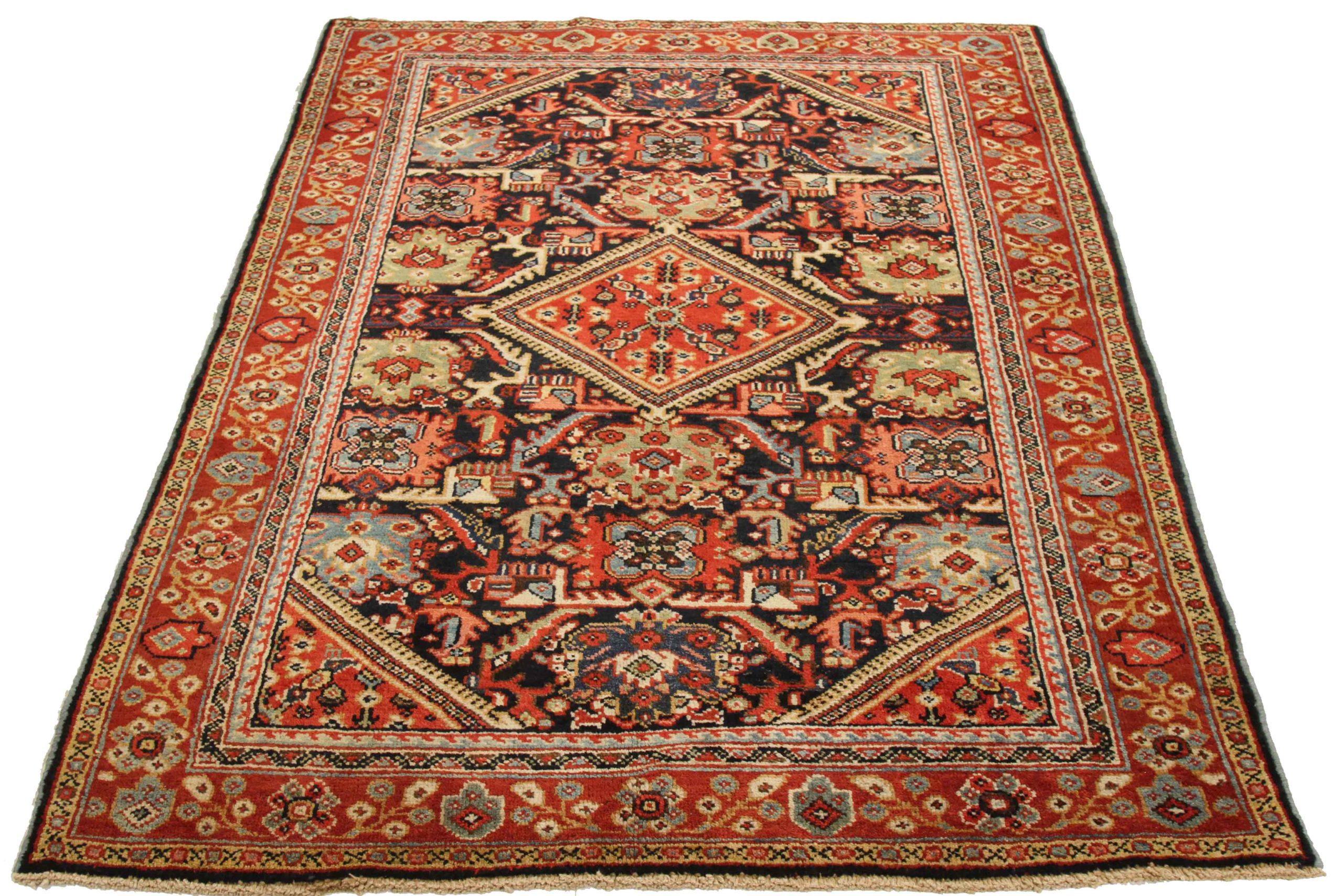Entdecken Sie die Eleganz des persischen Sultanabad mit dem kleinen Teppich von CIRCA 1880. Dieses exklusive Design in den Farben Wolle und GrünMarineblauRot ist perfekt, um Ihren Raum zu verschönern.