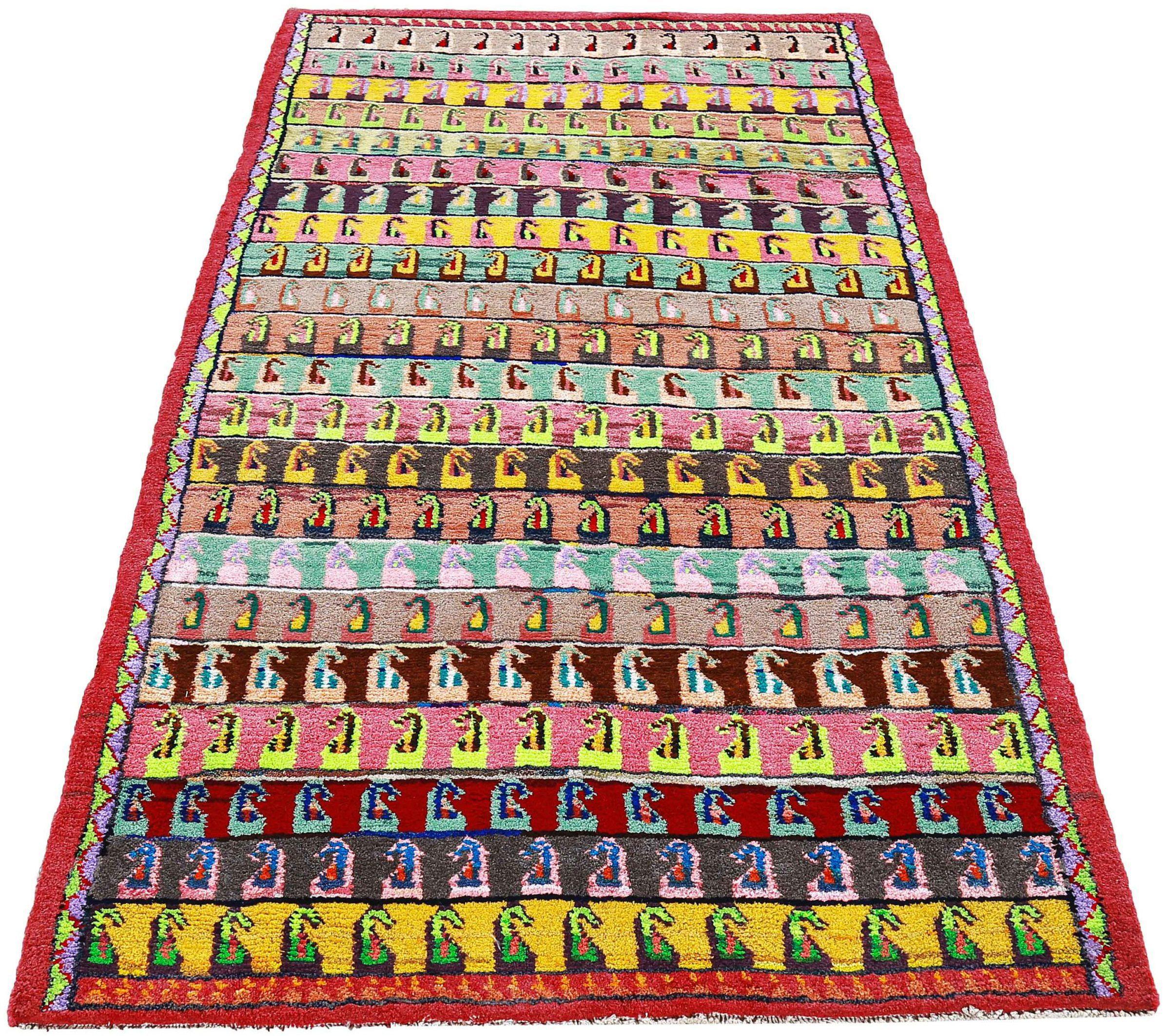Entdecken Sie die Eleganz des persischen Sultanabad mit dem kleinen Teppich von CIRCA 1880. Dieses exklusive Design aus Wolle und GrünPinkRotGelb ist perfekt, um Ihren Raum zu verschönern.