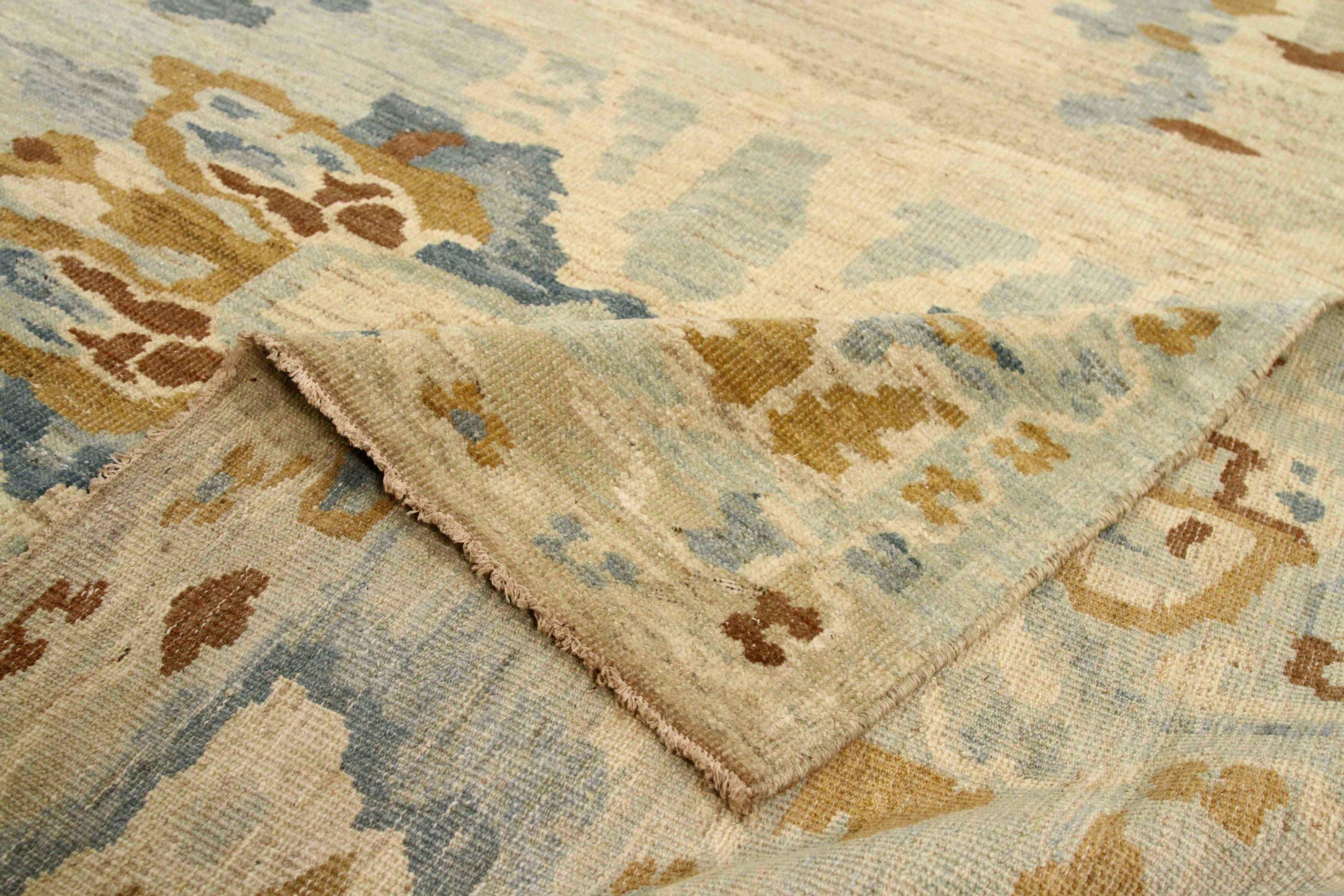 Tapis persans Sultanabad carré en laine bleu ivoire jaune - 76052 Excellent état - En vente à Dallas, TX