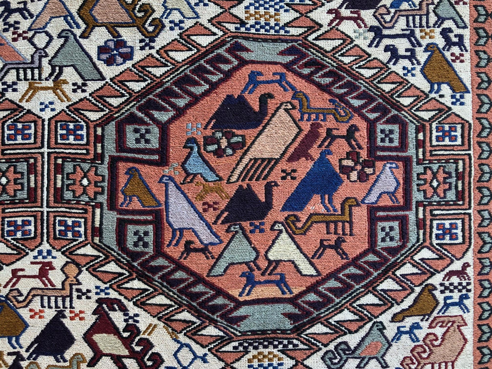 Alfombra Persa Sumak Tribal Kilim Motivo Animal en venta 2