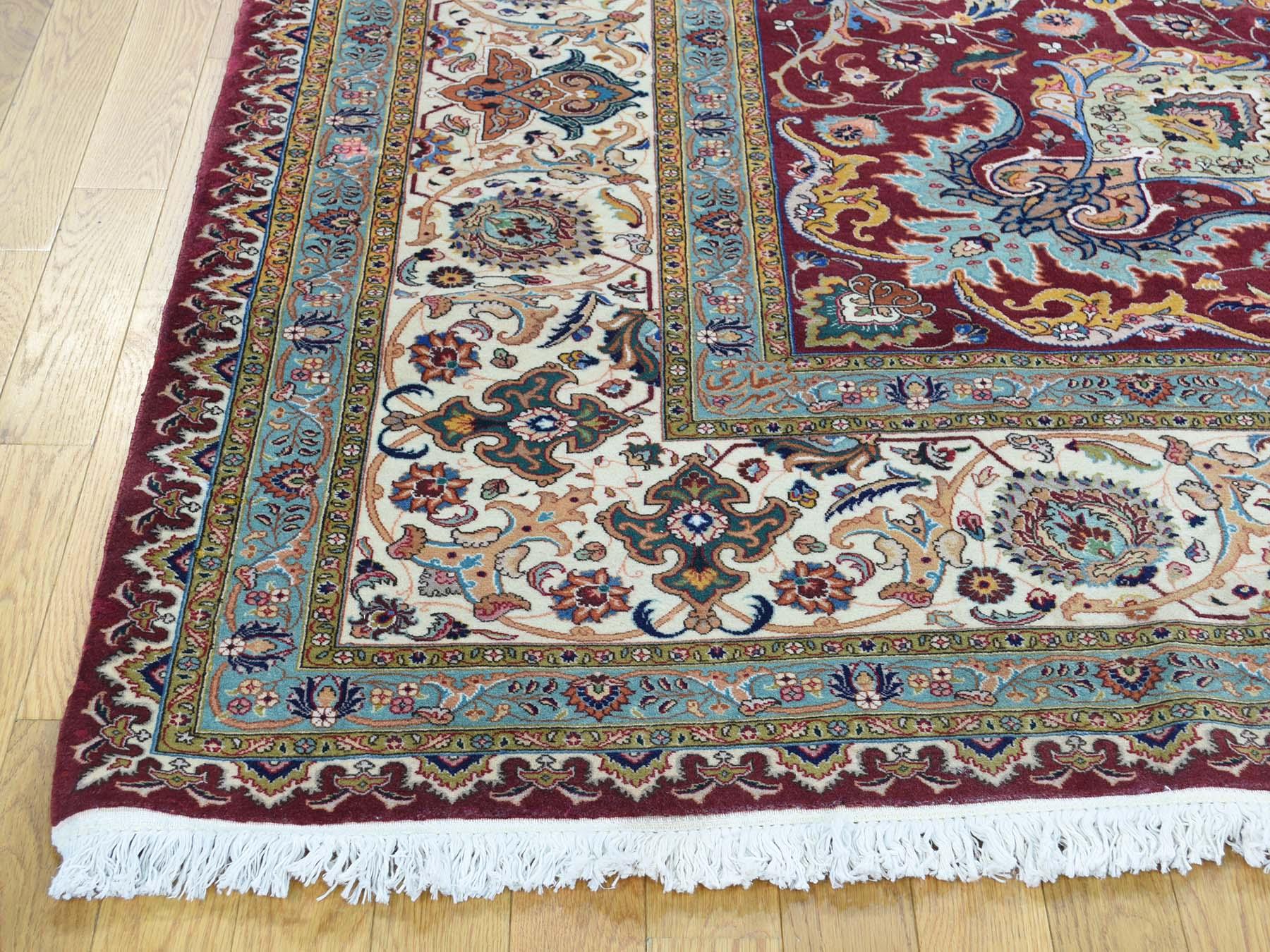 Persian Tabriz 400 Kpsi Wool and Silk Handmade Oriental Rug In Good Condition In Carlstadt, NJ