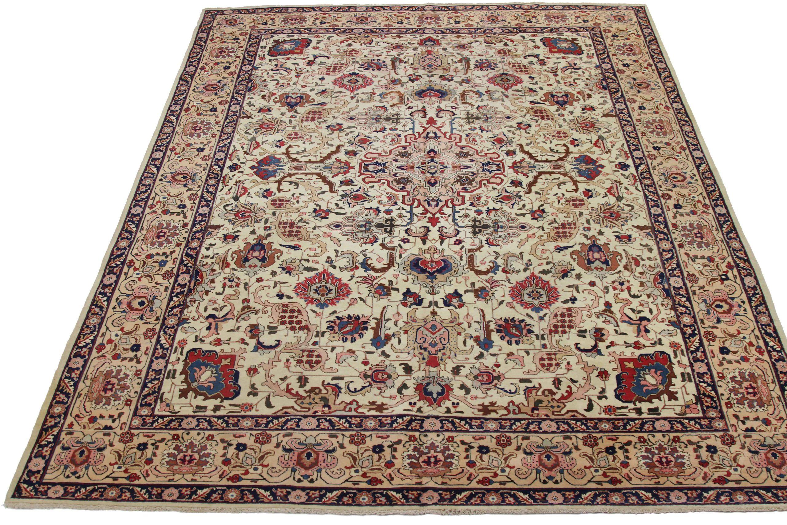 Scopri l'eleganza del Tabriz persiano con i tappeti d'area CIRCA del 1880. Progettato con una meticolosa attenzione ai dettagli, questo design esclusivo è perfetto per valorizzare il tuo spazio.