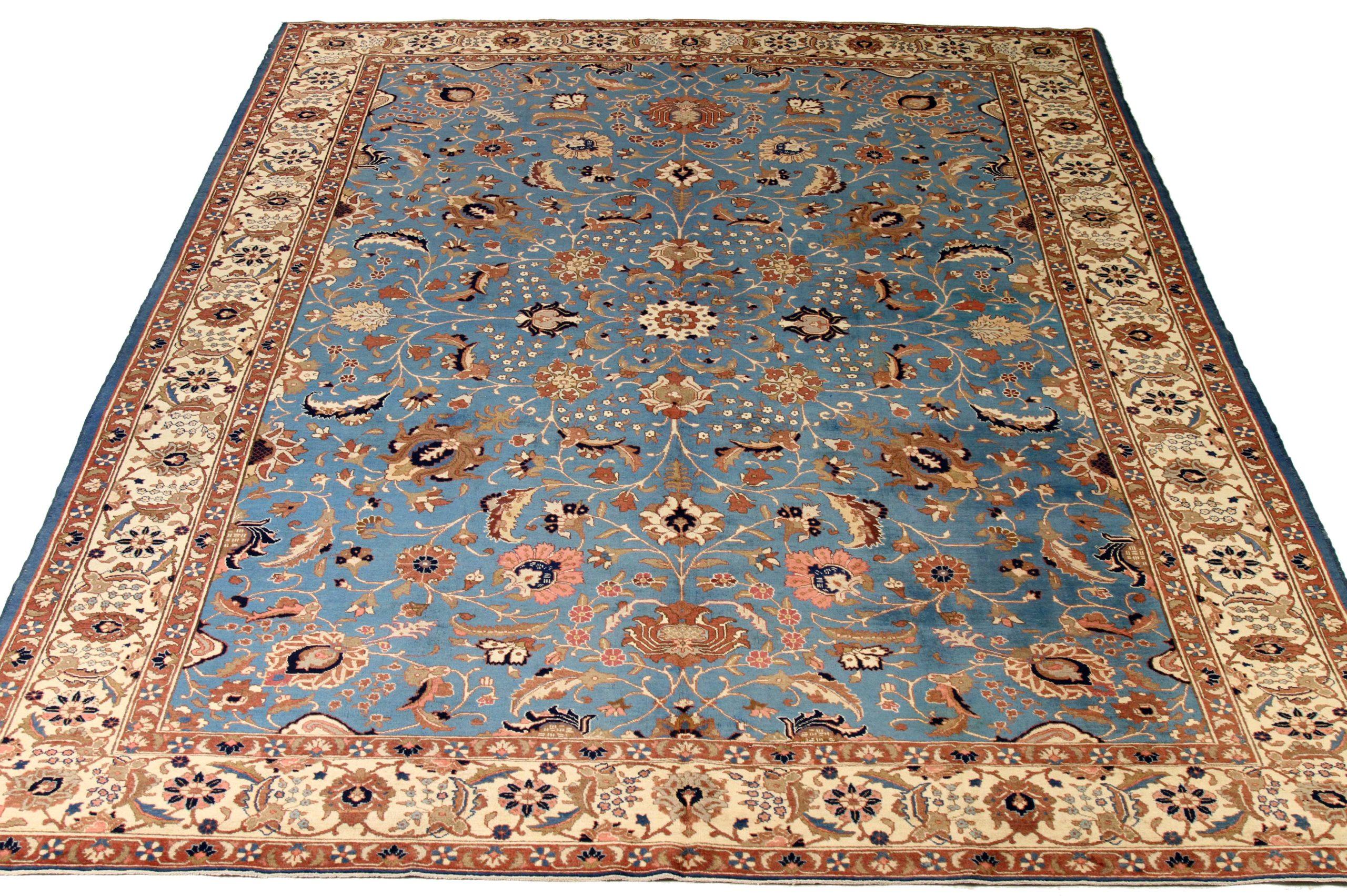Descubre la elegancia de las alfombras persas Tabriz de Circa 1880. Diseñado con meticulosa atención al detalle, este diseño exclusivo es perfecto para realzar tu espacio.