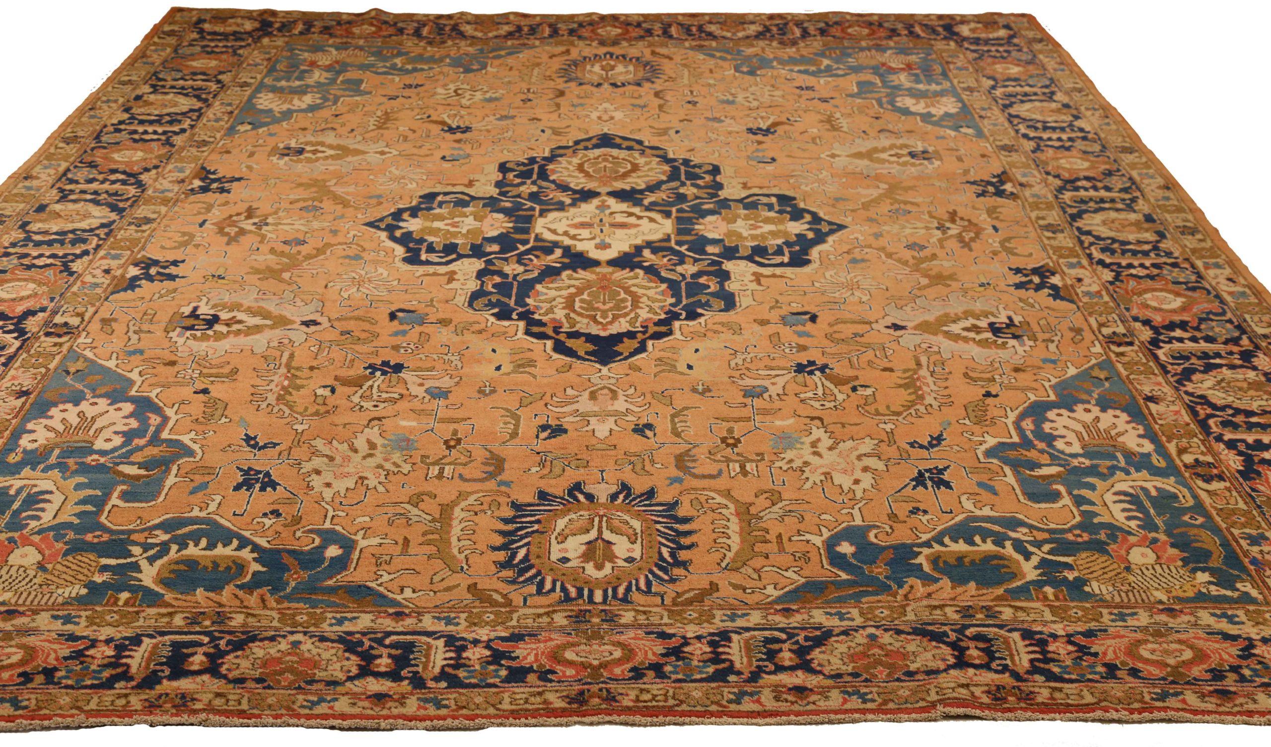 Scopri l'eleganza del Tabriz persiano con i tappeti d'area CIRCA del 1880. Progettato con una meticolosa attenzione ai dettagli, questo design esclusivo è perfetto per valorizzare il tuo spazio.