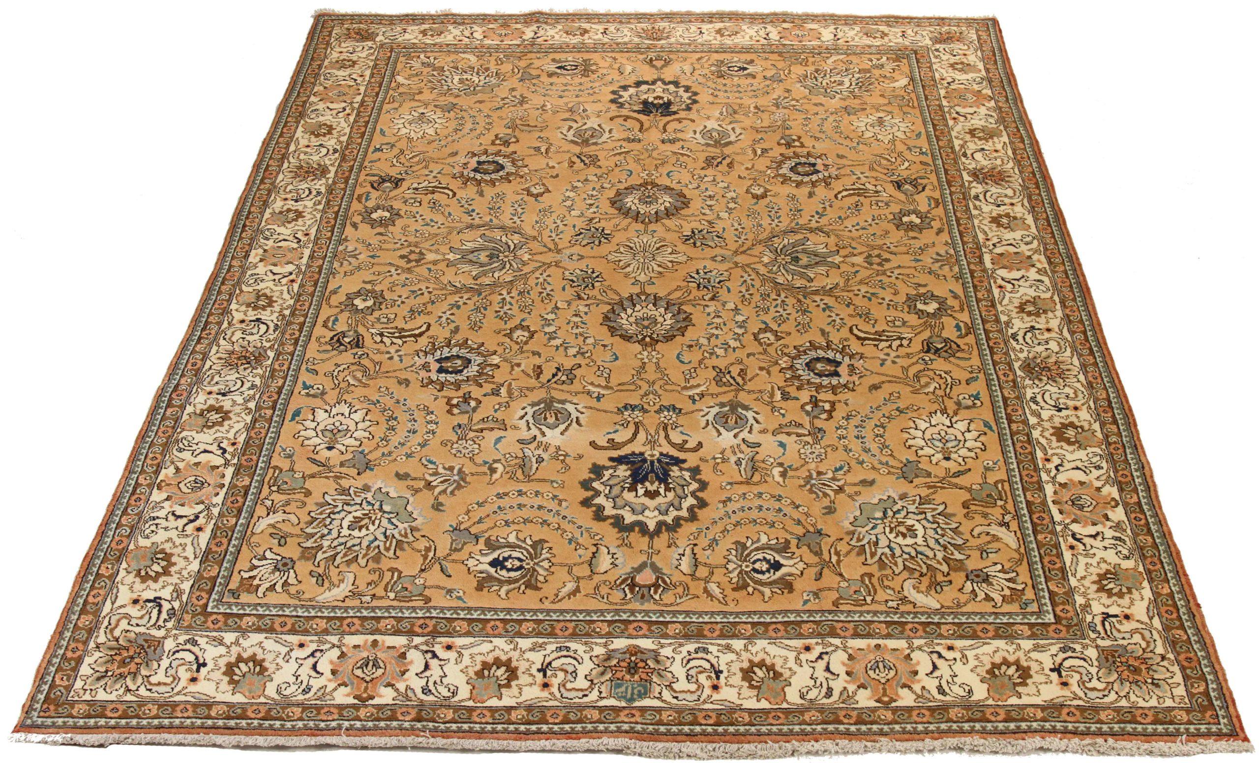 Entdecken Sie die Eleganz des persischen Täbris mit Teppichen um 1880. Dieses exklusive Design, das mit viel Liebe zum Detail entworfen wurde, ist perfekt, um Ihren Raum zu verschönern.
