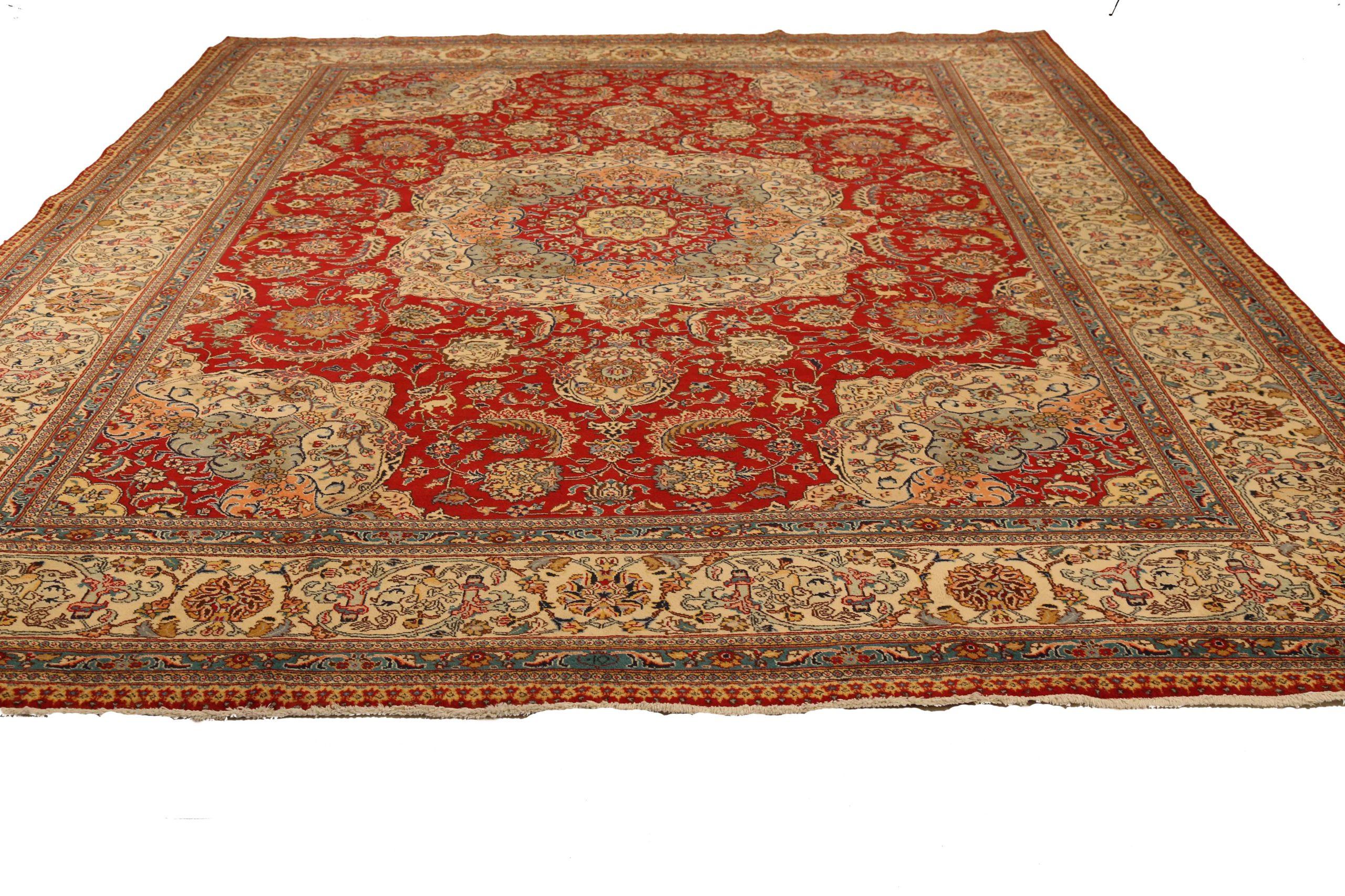 Entdecken Sie die Eleganz des persischen Täbris mit Teppichen um 1880. Dieses exklusive Design, das mit viel Liebe zum Detail entworfen wurde, ist perfekt, um Ihren Raum zu verschönern.
