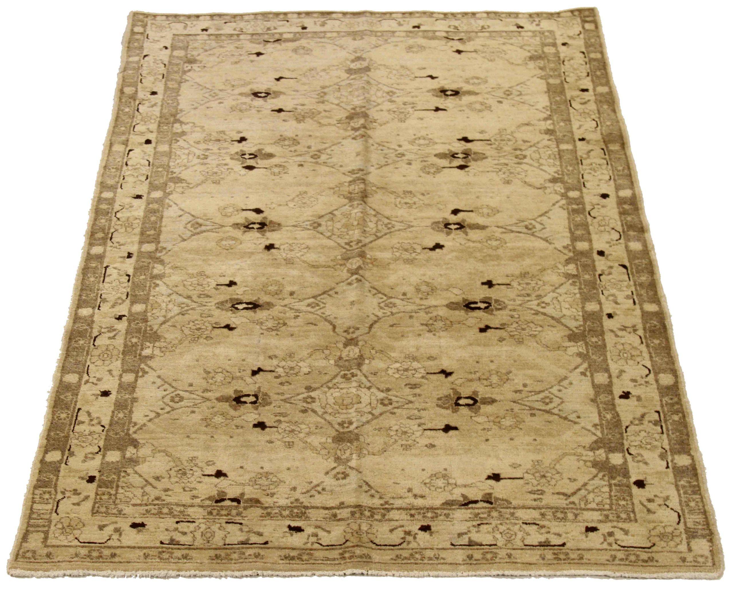 Scopri l'eleganza del Tabriz persiano con i tappeti d'area CIRCA del 1880. Progettato con una meticolosa attenzione ai dettagli, questo design esclusivo è perfetto per valorizzare il tuo spazio.