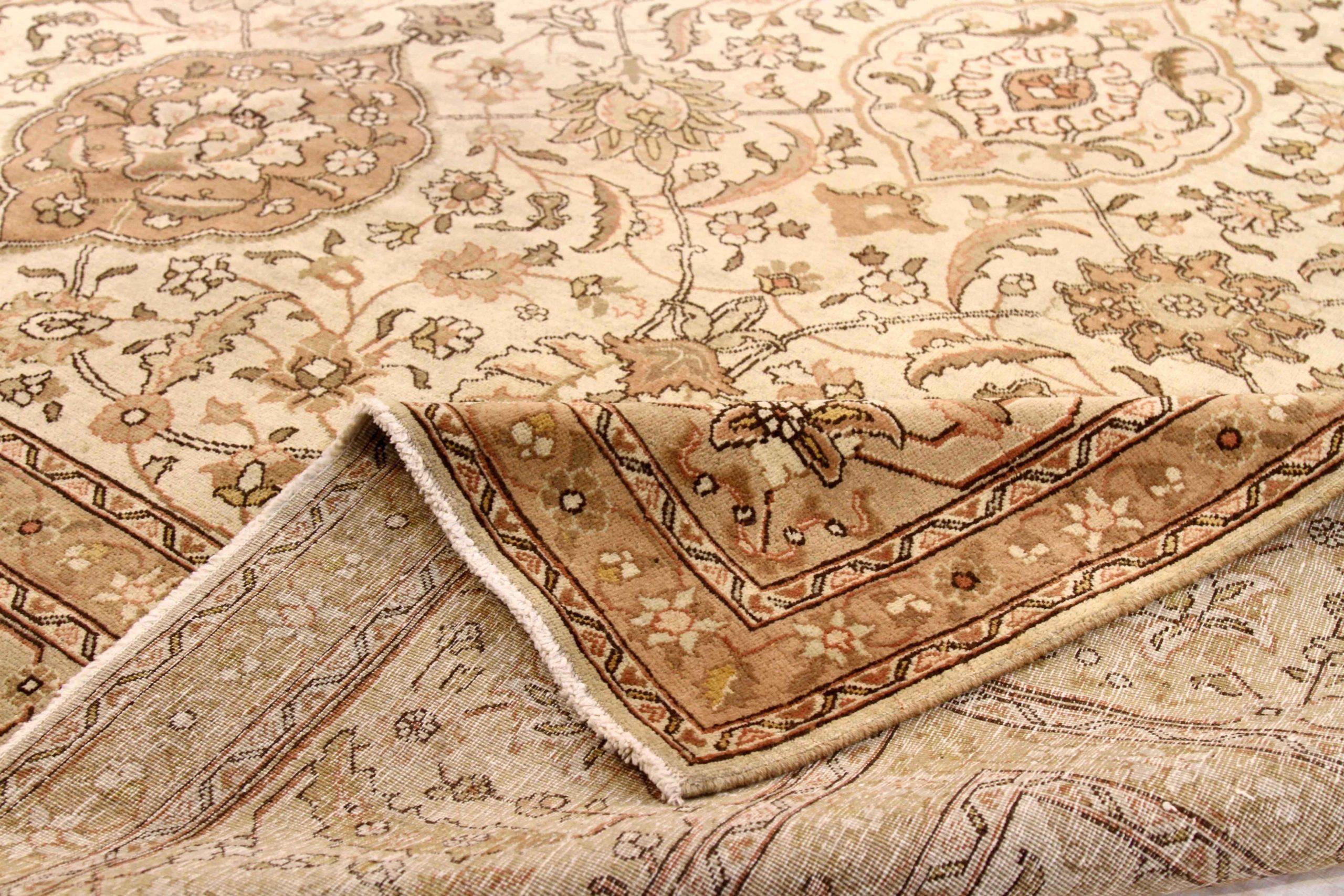 Persian Tabriz Area Rugs - 16061 In condizioni ottime in vendita a Dallas, TX