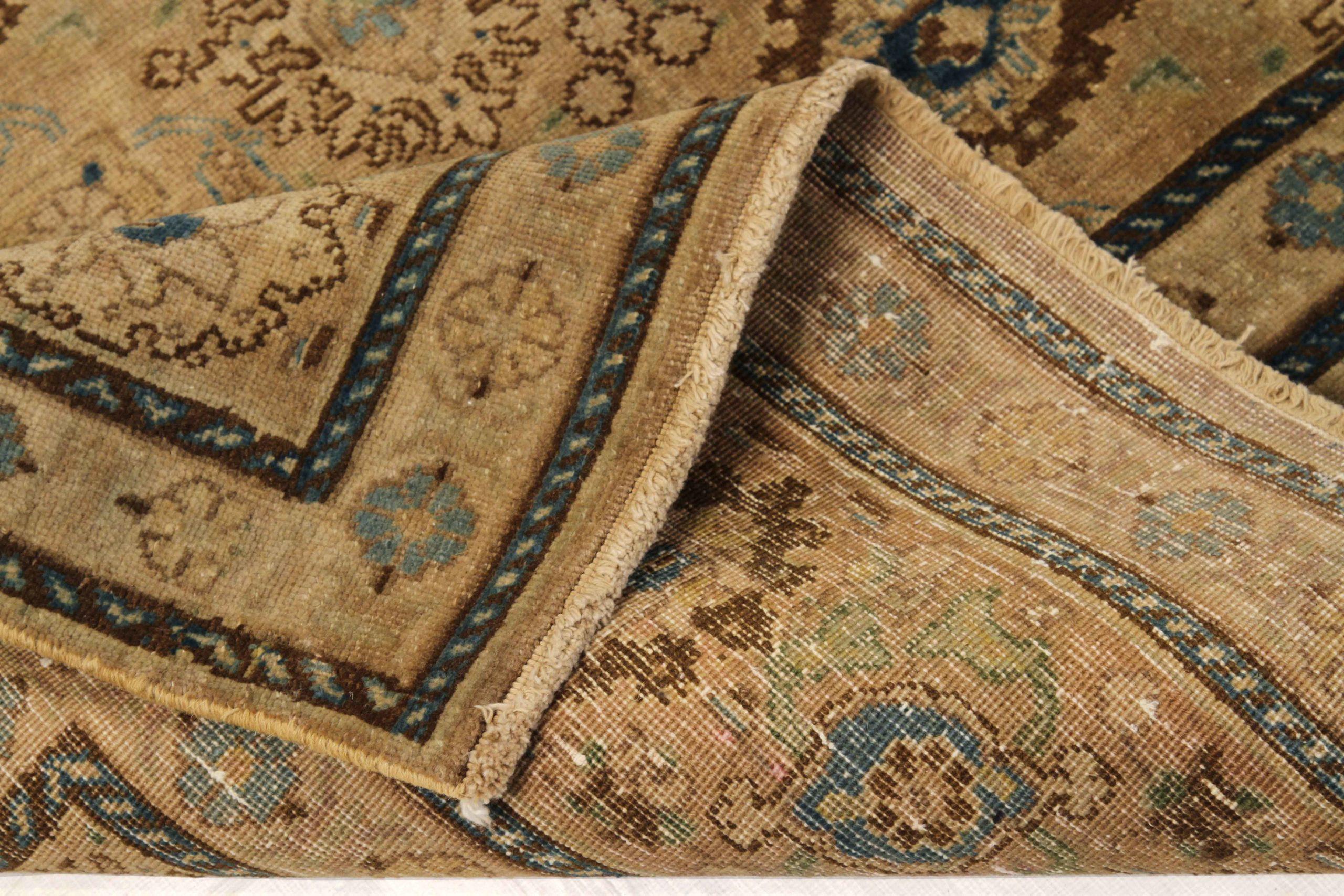 XX secolo Persian Tabriz Area Rugs - 16153 in vendita