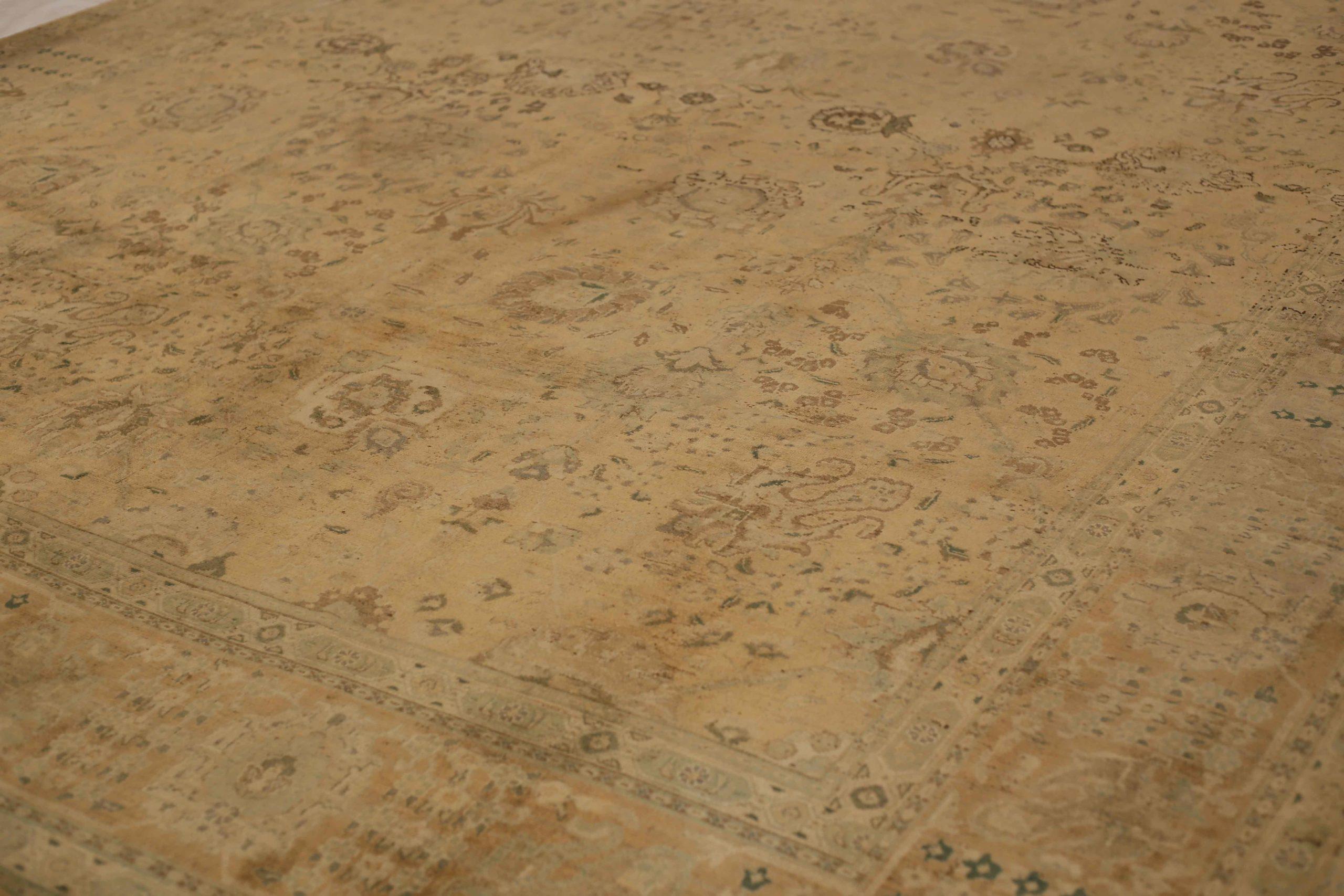 Asiatique Persian Tabriz Area Rugs - 16160 en vente