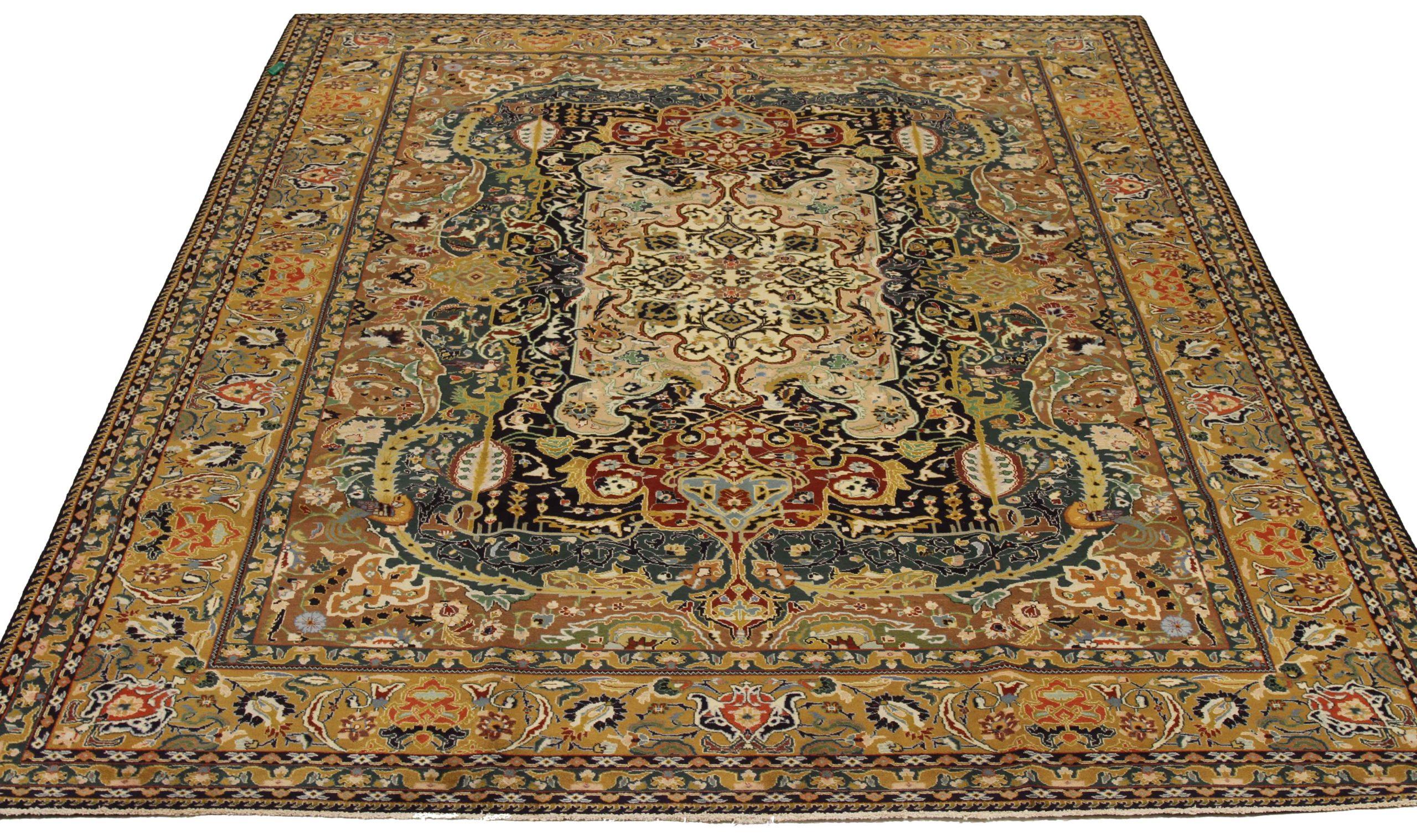 Entdecken Sie die Eleganz des persischen Täbris mit Teppichen um 1880. Dieses exklusive Design, das mit viel Liebe zum Detail entworfen wurde, ist perfekt, um Ihren Raum zu verschönern.