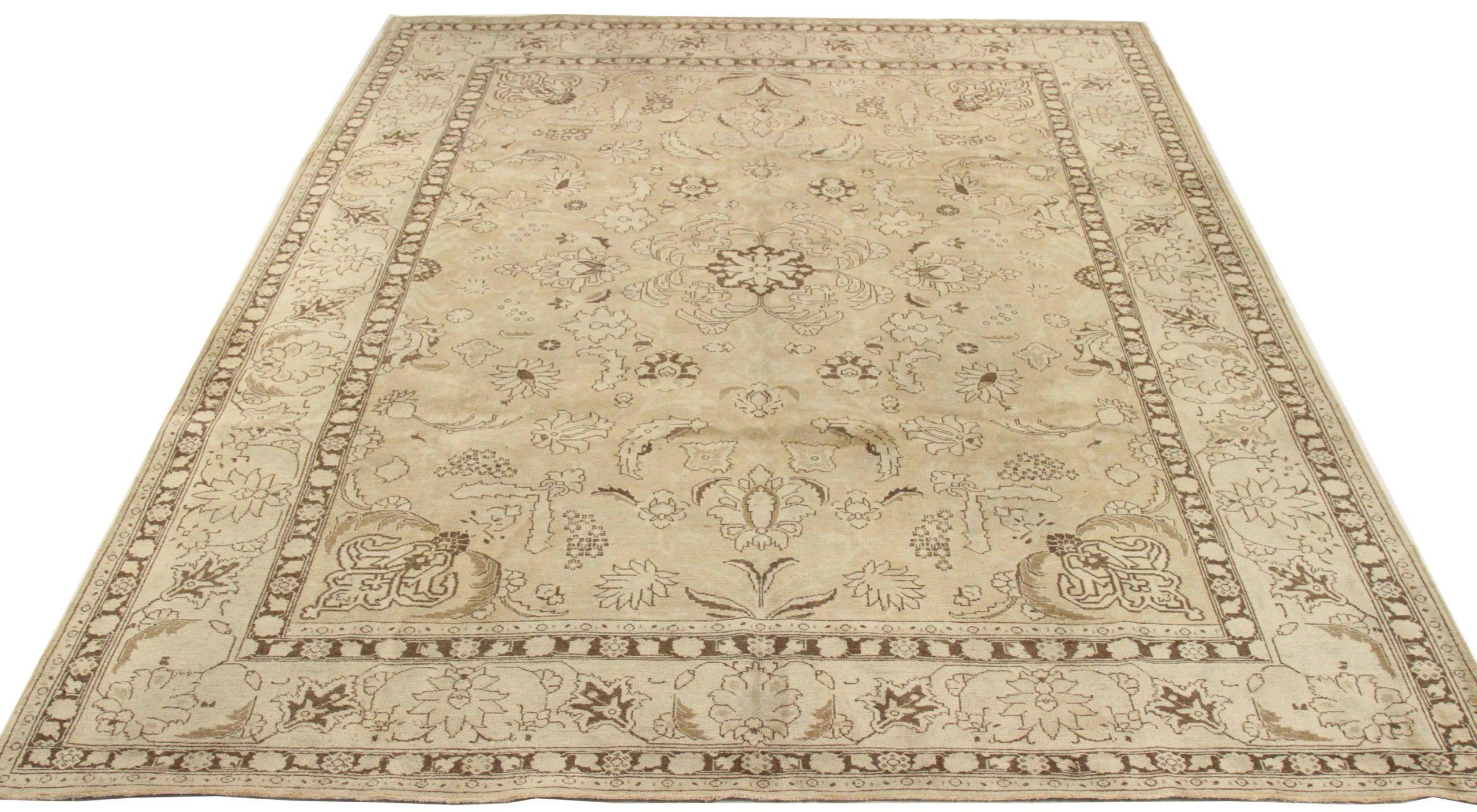 Entdecken Sie die Eleganz des persischen Täbris mit Teppichen um 1880. Dieses exklusive Design, das mit viel Liebe zum Detail entworfen wurde, ist perfekt, um Ihren Raum zu verschönern.