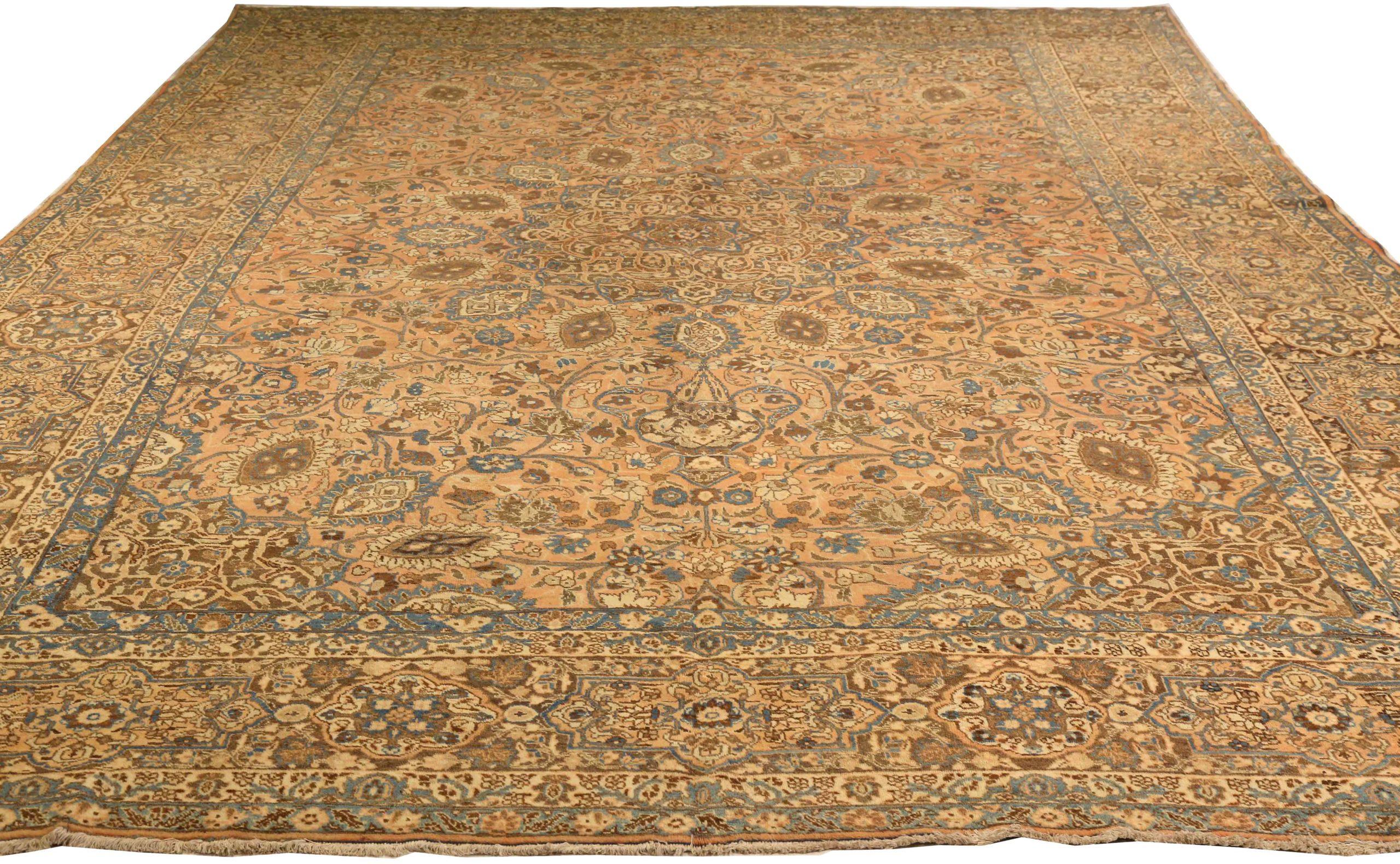 Scopri l'eleganza del Tabriz persiano con i tappeti d'area CIRCA del 1880. Progettato con lana e blu-avorio-rosa, questo design esclusivo è perfetto per valorizzare il tuo spazio.