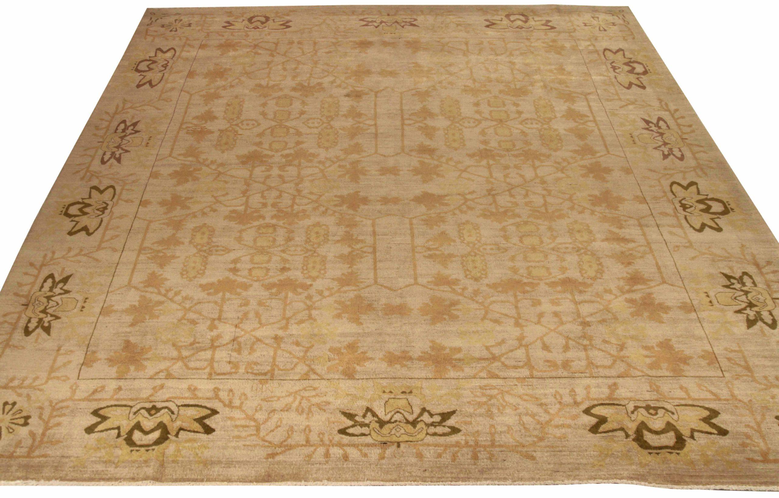 Scopri l'eleganza del Tabriz persiano con i tappeti d'area CIRCA del 1880. Progettato in lana e marrone-avorio, questo design esclusivo è perfetto per valorizzare il tuo spazio.