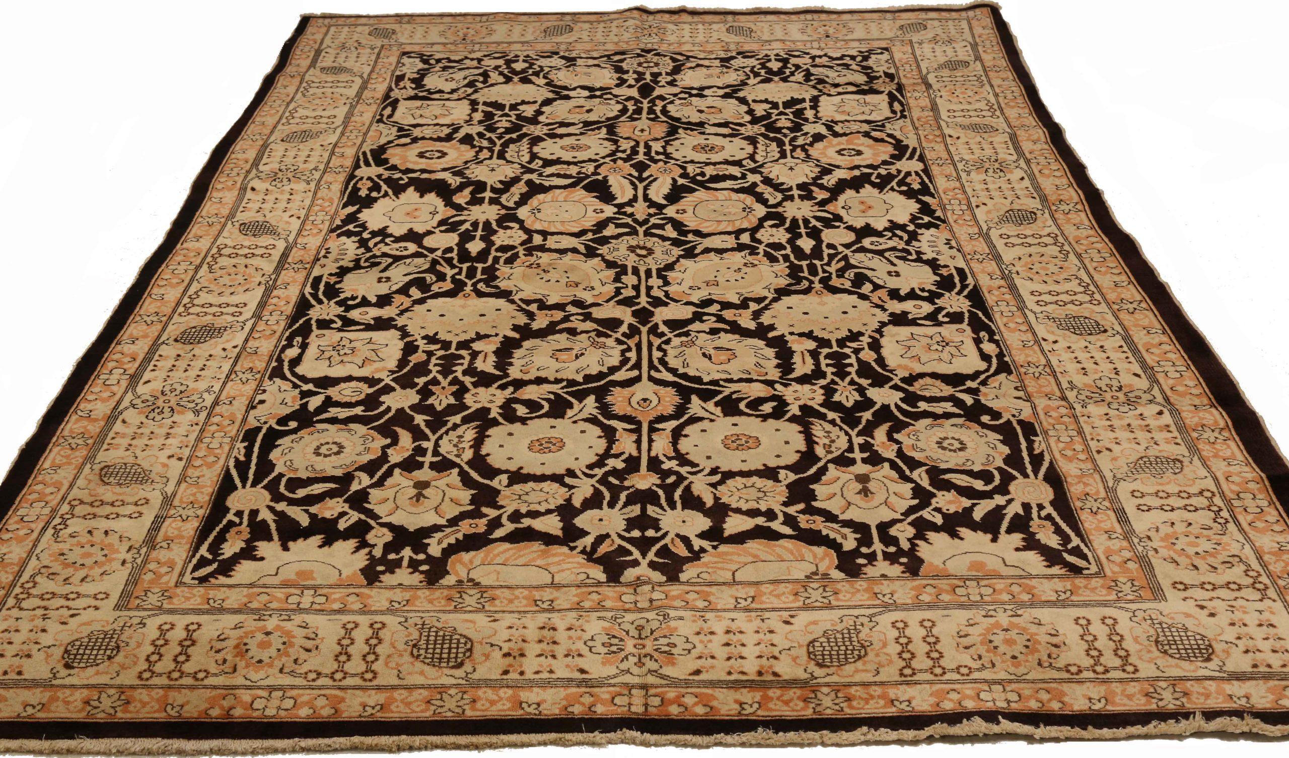 Scopri l'eleganza del Tabriz persiano con i tappeti d'area CIRCA del 1880. Progettato con lana e marrone-avorio-rosa, questo design esclusivo è perfetto per valorizzare il tuo spazio.
