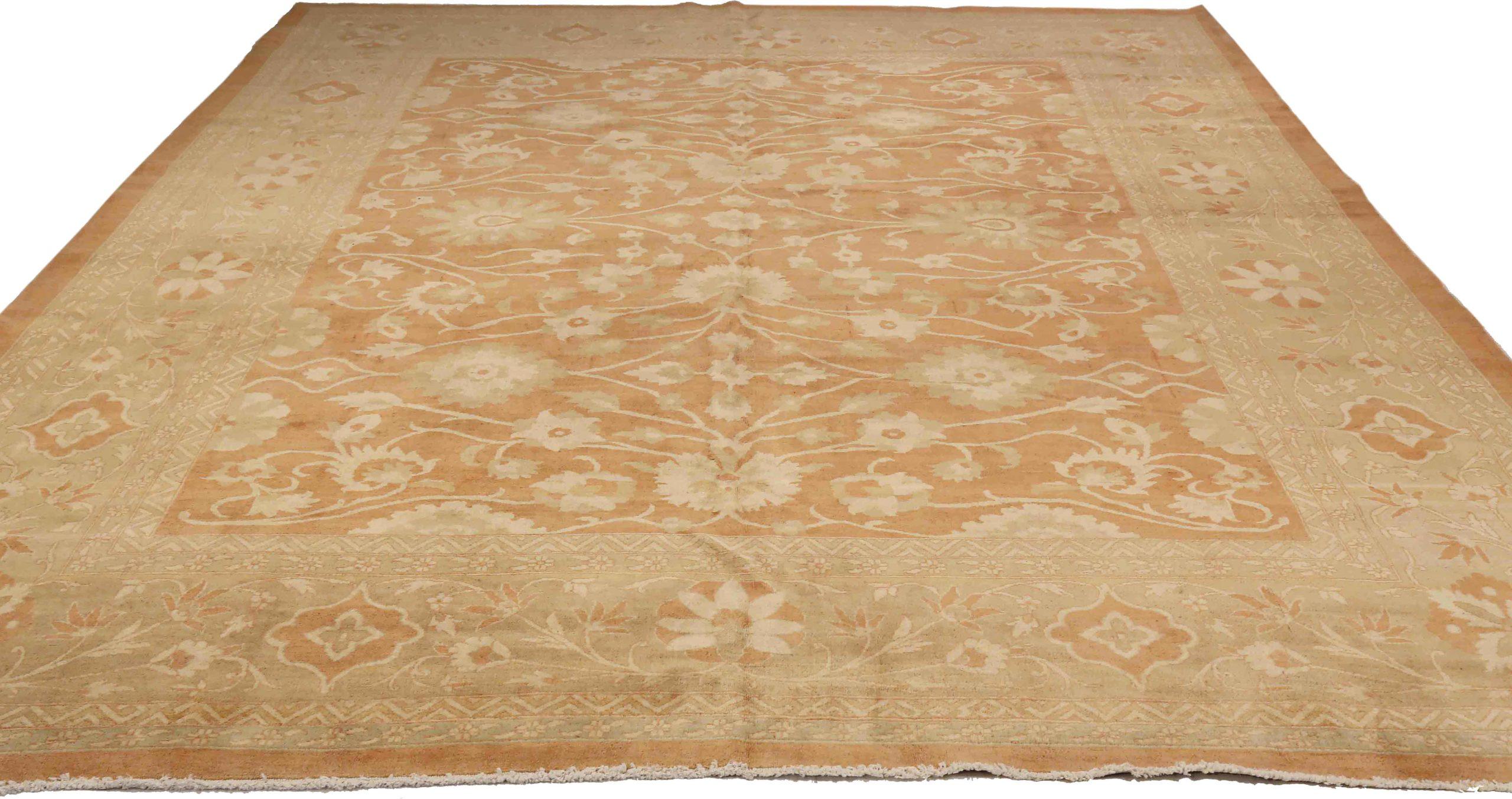 Scopri l'eleganza del Tabriz persiano con i tappeti d'area CIRCA del 1880. Progettato con lana e verde-avorio-rosso, questo design esclusivo è perfetto per valorizzare il tuo spazio.