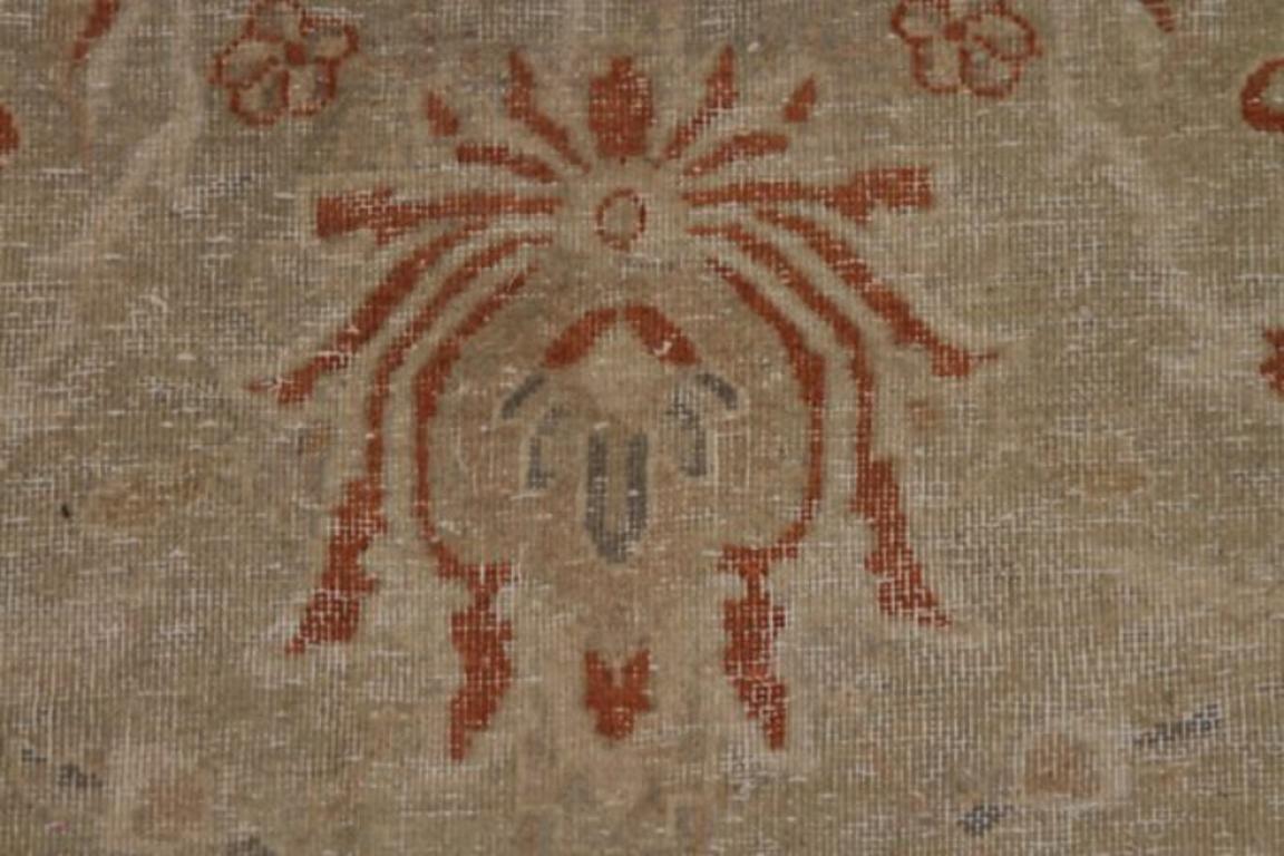 20ième siècle Tapis de Tabriz en laine vert ivoire rouge motif persan - 91755 en vente