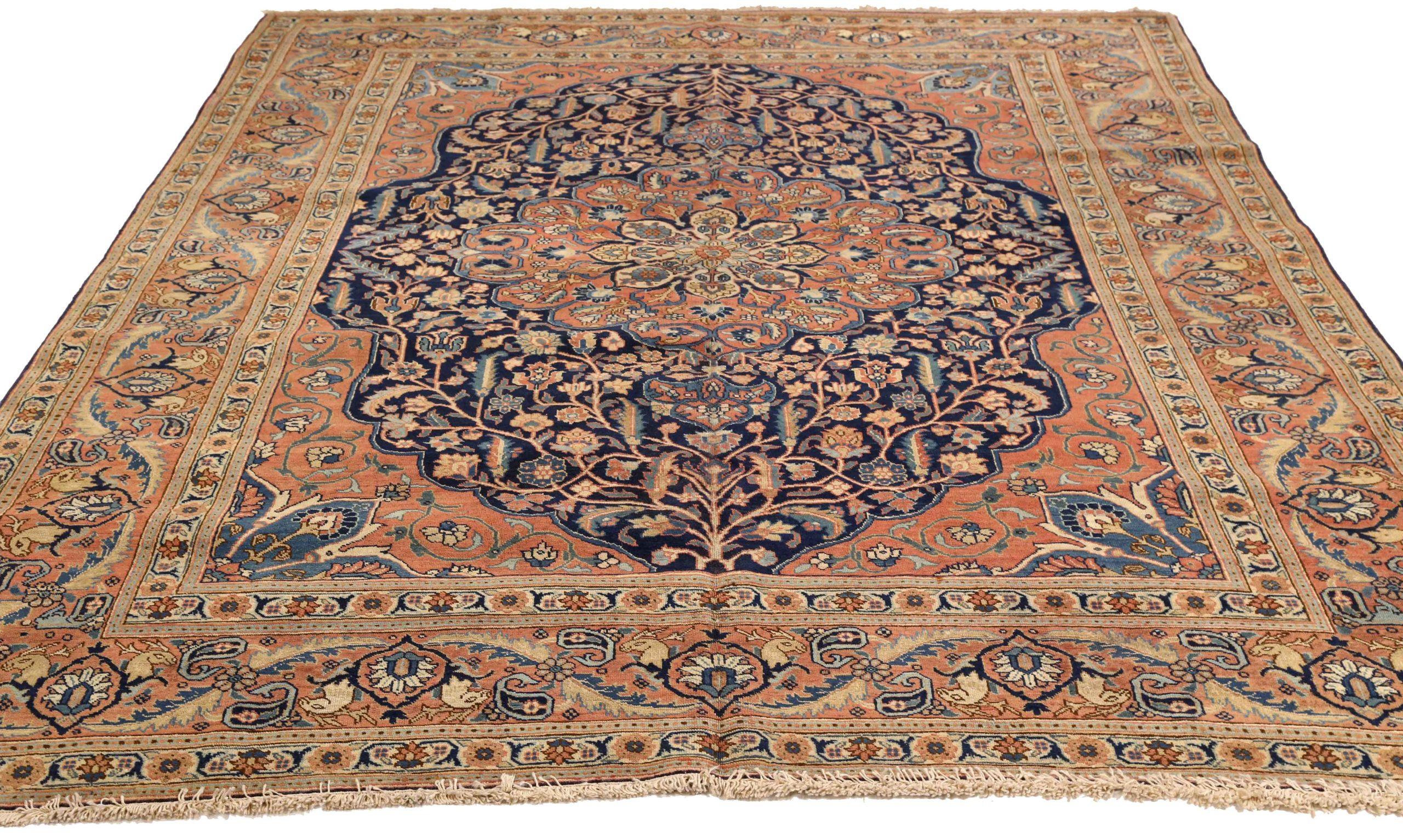 Entdecken Sie die Eleganz des persischen Täbris mit Teppichen um 1880. Dieses exklusive Design aus Wolle und ElfenbeinMarineblauRot ist perfekt, um Ihren Raum zu verschönern.