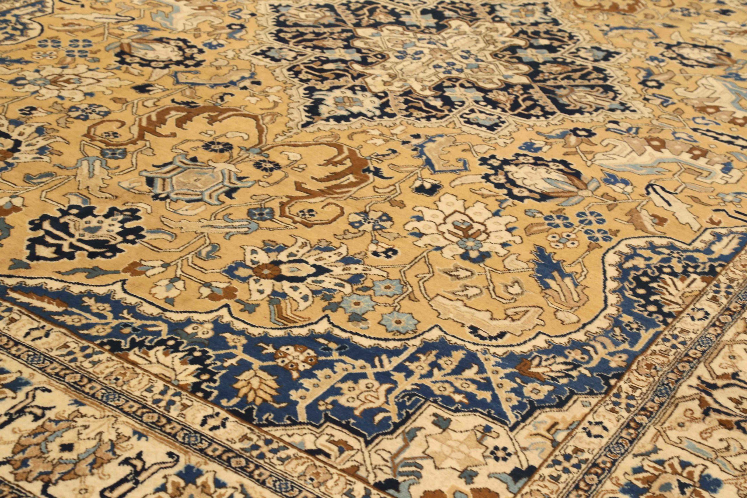 Asiatique Tapis persans de Tabriz - Laine ivoire bleu marine bleu jaune motif - 75243 en vente