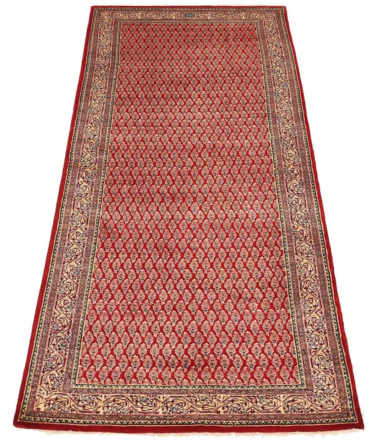 Scopri l'eleganza del Tabriz persiano con i tappeti d'area CIRCA del 1880. Progettato con lana e IvoryRed, questo design esclusivo è perfetto per valorizzare il tuo spazio.