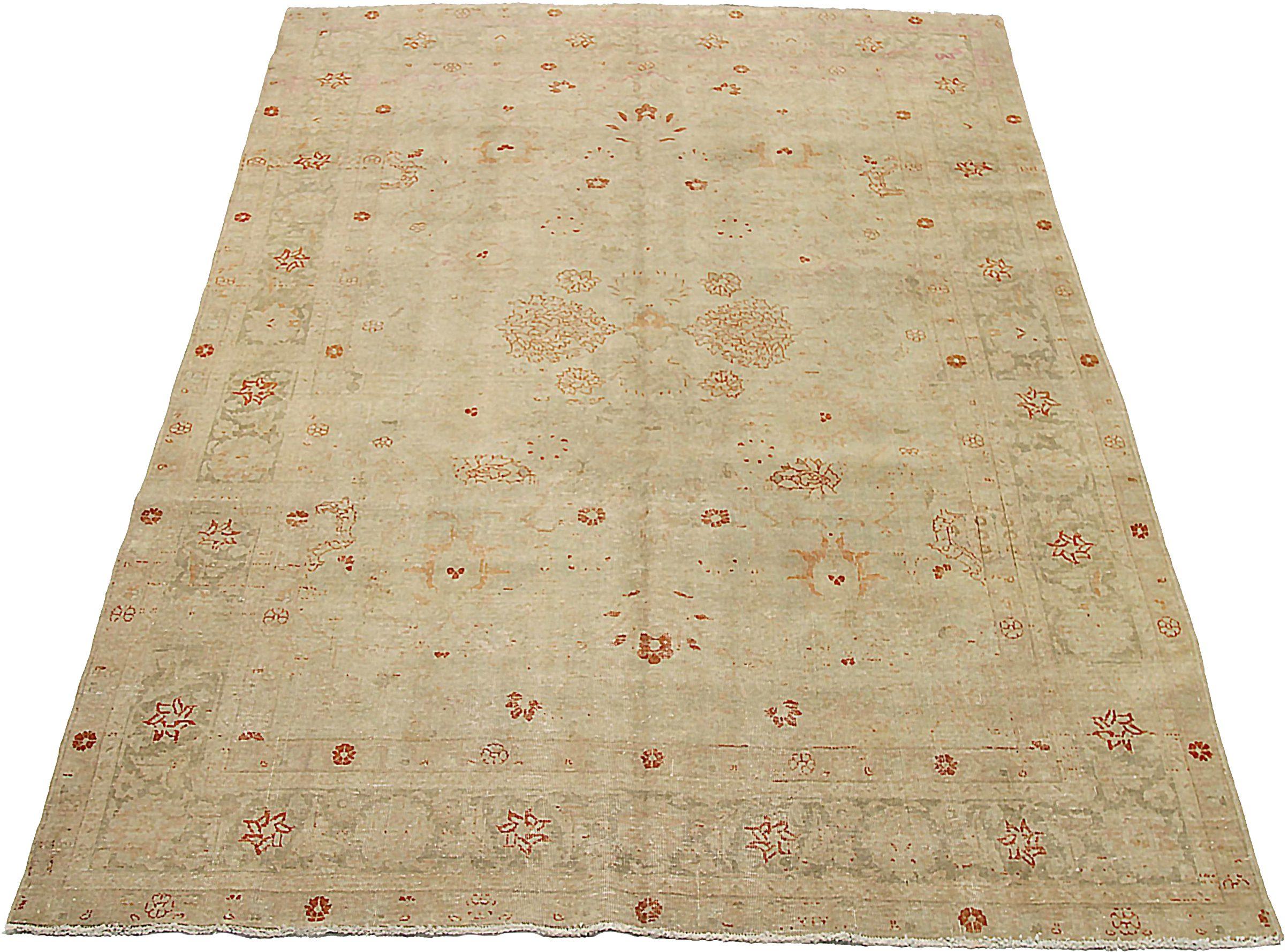 Scopri l'eleganza del Tabriz persiano con i tappeti d'area CIRCA del 1880. Progettato con lana e IvoryTaupe, questo design esclusivo è perfetto per valorizzare il tuo spazio.