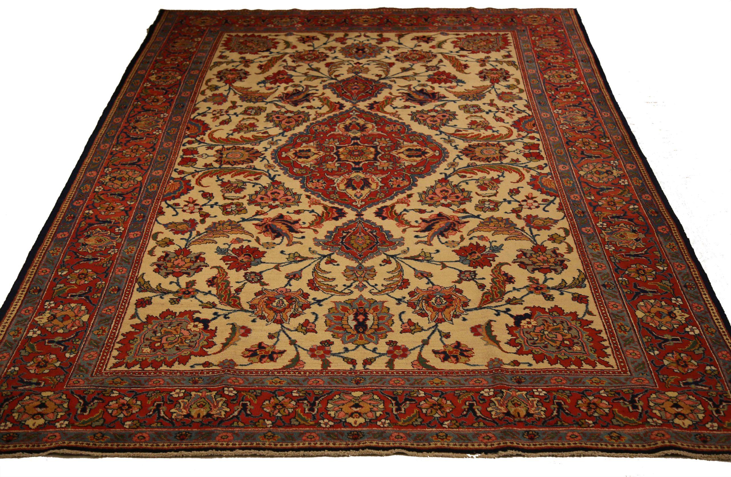 Scopri l'eleganza del Tabriz persiano con i tappeti d'area CIRCA del 1880. Progettato con lana e IvoryRed, questo design esclusivo è perfetto per valorizzare il tuo spazio.