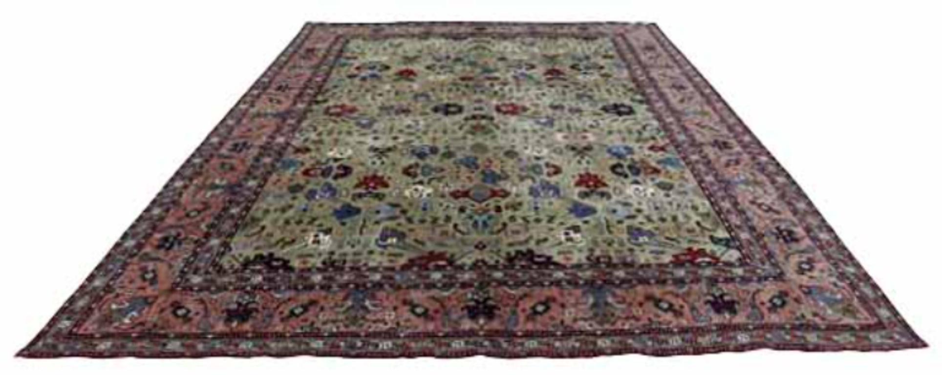 Découvrez l'élégance des tapis persans Tabriz de Circa 1910. Conçu avec de la laine et du BlueGreenIvoryPink, ce design exclusif est parfait pour mettre en valeur votre espace.