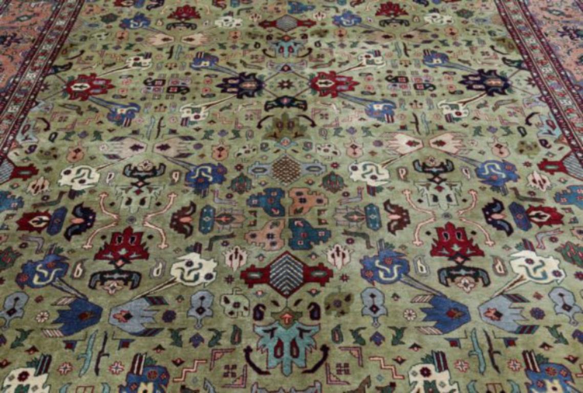 20ième siècle Tapis persans de Tabriz datant d'environ 1910 - motif en laine bleu vert ivoire rose - 91566 en vente
