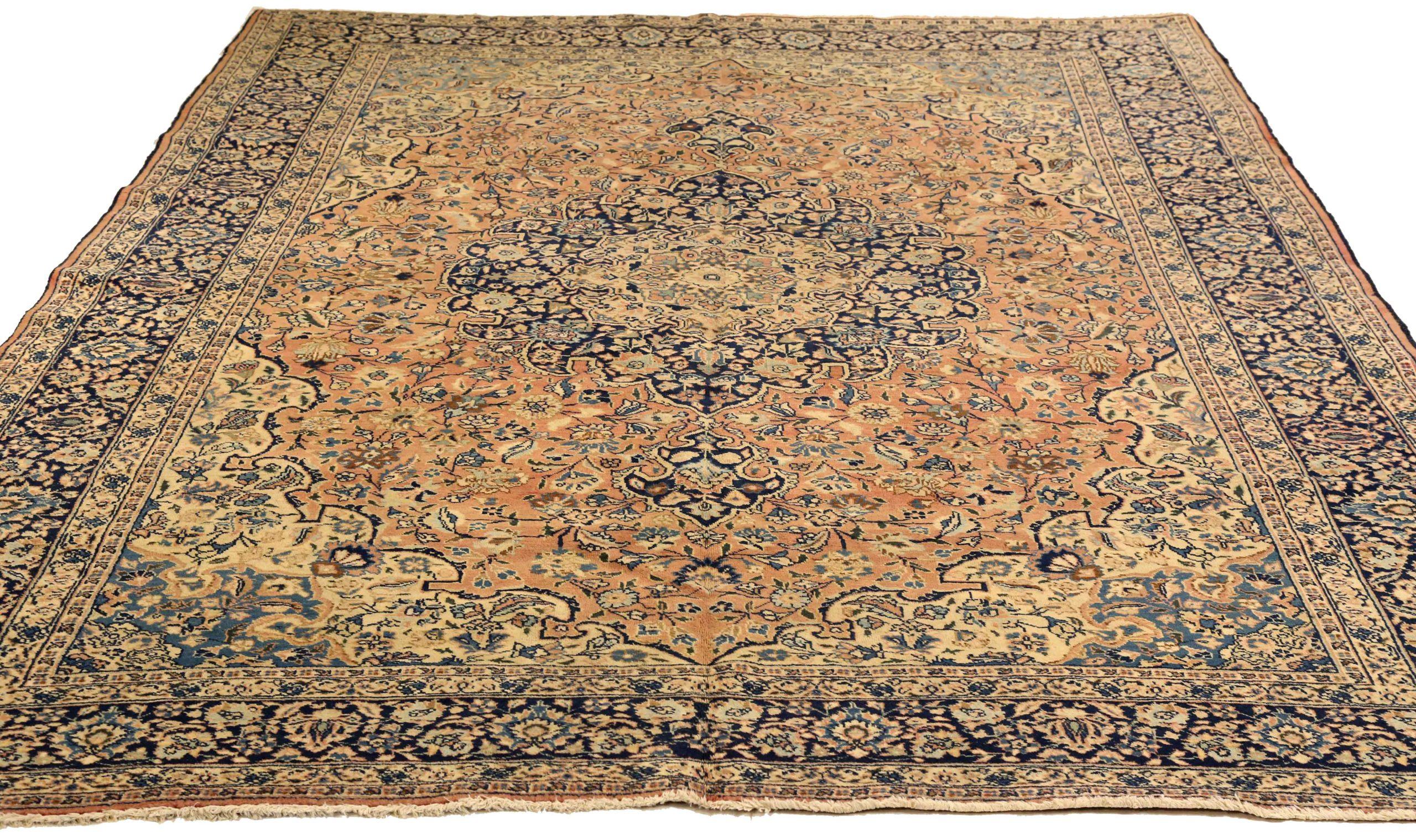 Scopri l'eleganza del Tabriz persiano con i tappeti d'area CIRCA del 1910. Progettato con lana e avorio e blu-rosa, questo design esclusivo è perfetto per valorizzare il tuo spazio.