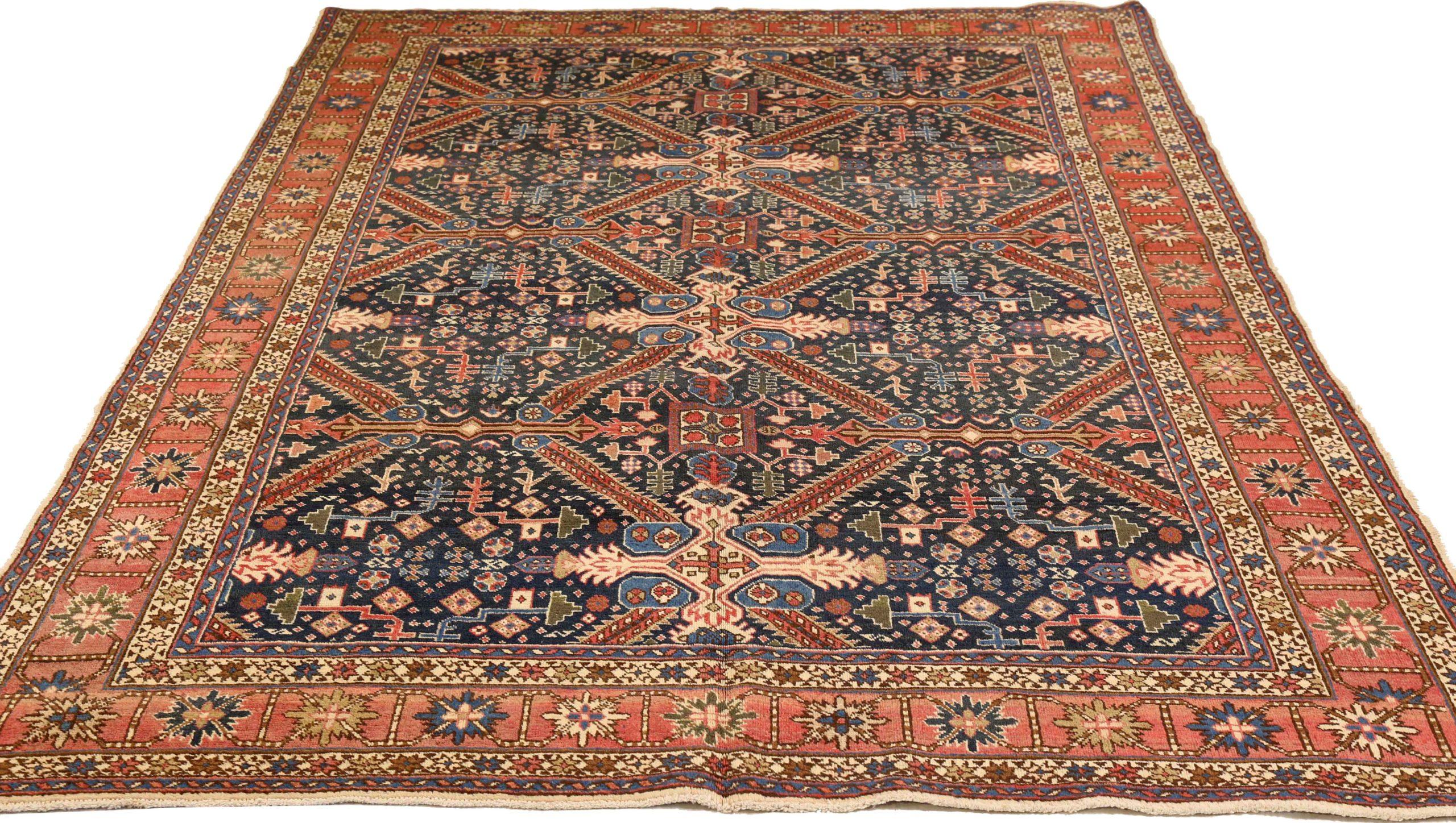 Scopri l'eleganza del Tabriz persiano con i tappeti d'area CIRCA del 1910. Progettato con lana e avorio e blu-rosso, questo design esclusivo è perfetto per valorizzare il tuo spazio.