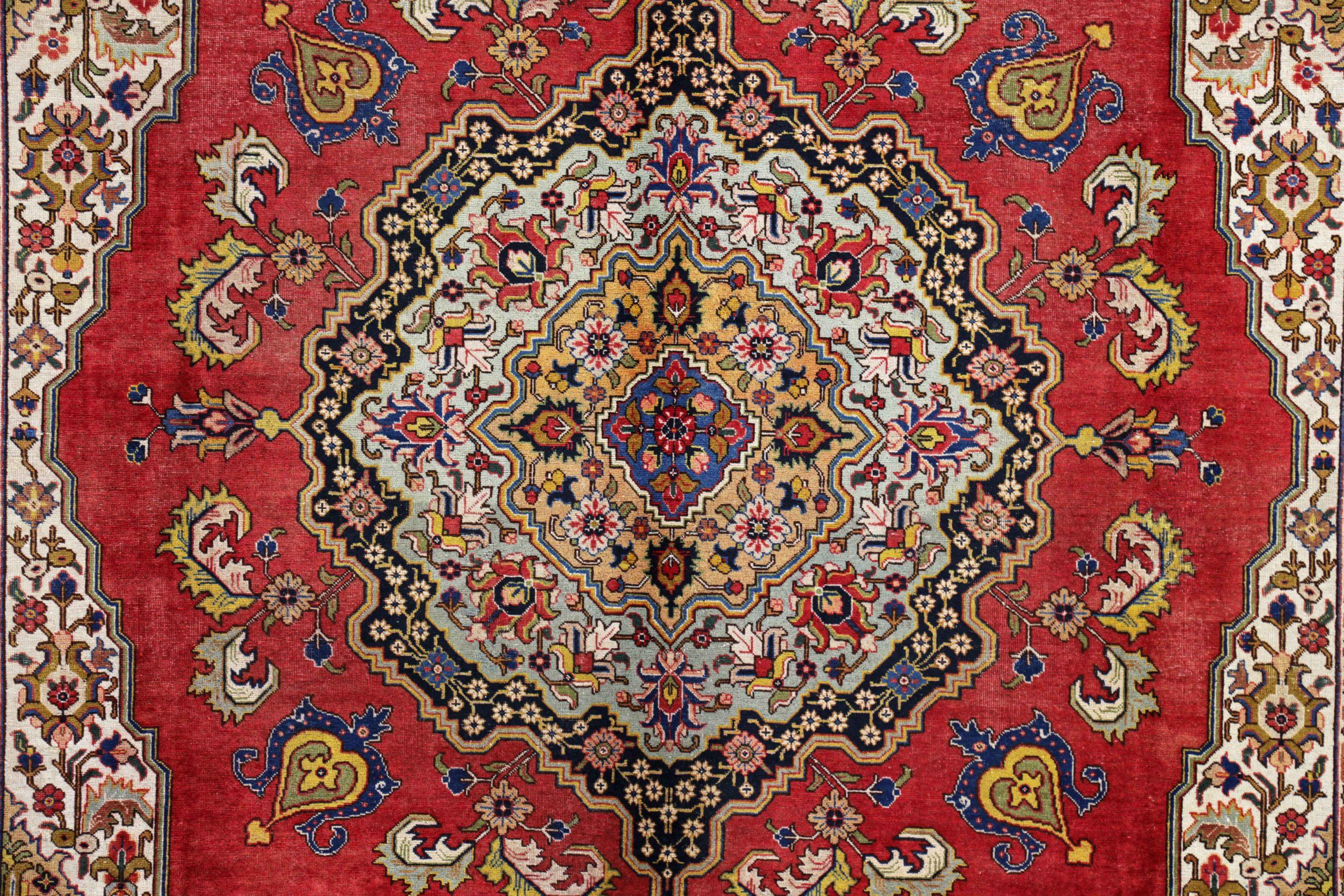 Tapis persans de Tabriz datant d'environ 1940, motif en laine bleu ivoire rouge jaune - 91436 Excellent état - En vente à Dallas, TX