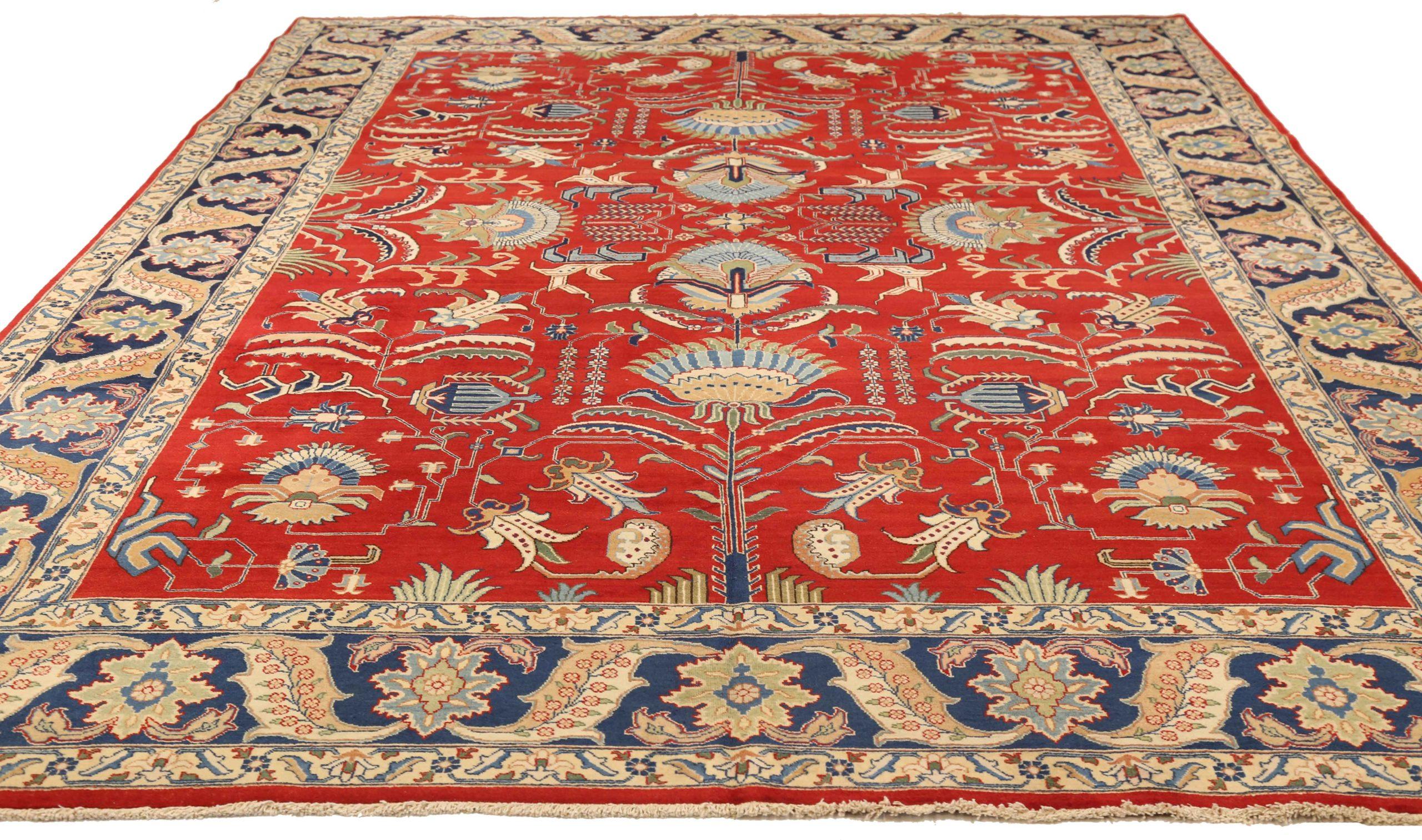 Scopri l'eleganza del Tabriz persiano con i tappeti d'area CIRCA del 1940. Progettato con lana e blu-avorio-rosso, questo design esclusivo è perfetto per valorizzare il tuo spazio.