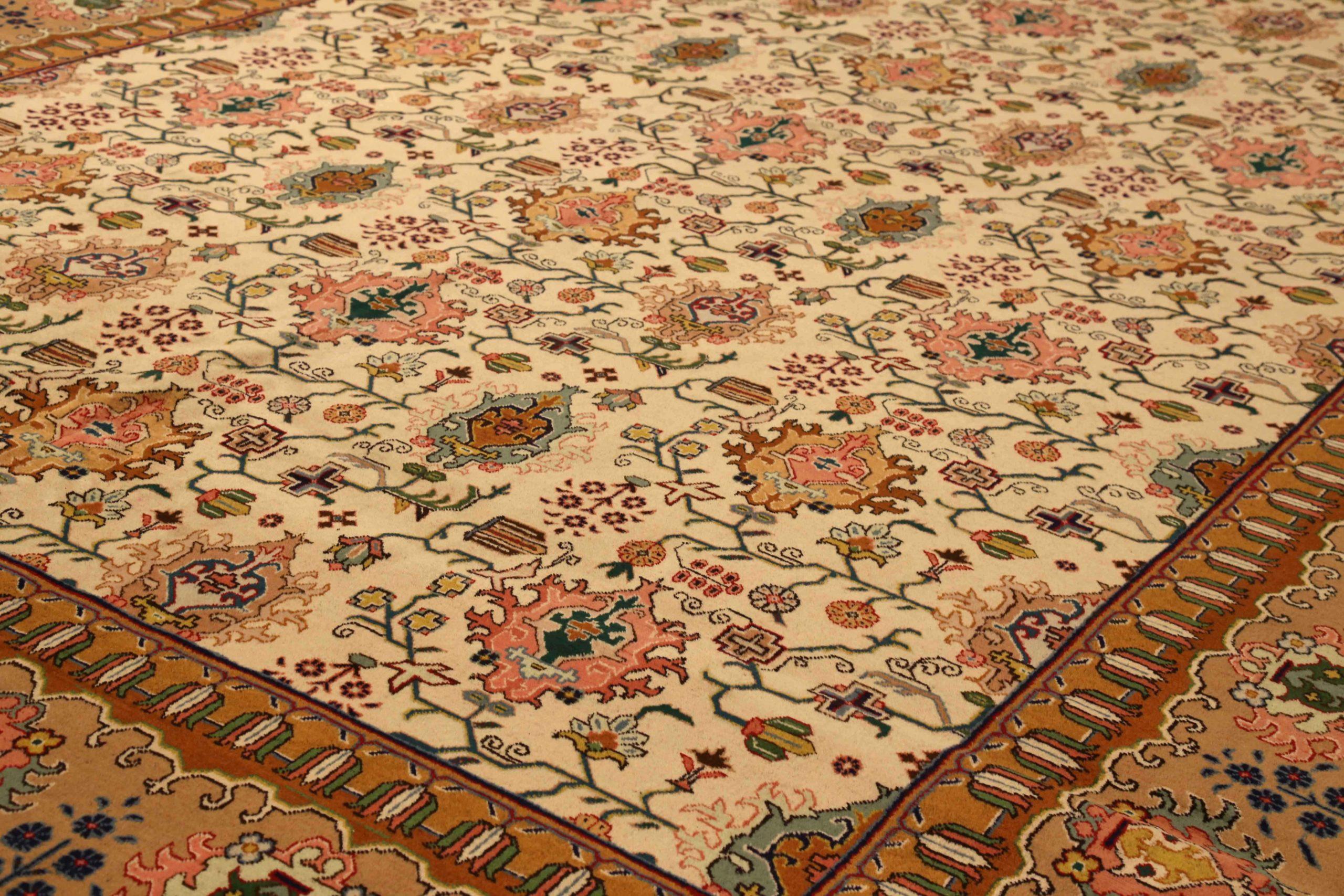 Asiatique Tapis persans de Tabriz datant d'environ 1940 - Laine ivoire rose jaune 72887 en vente
