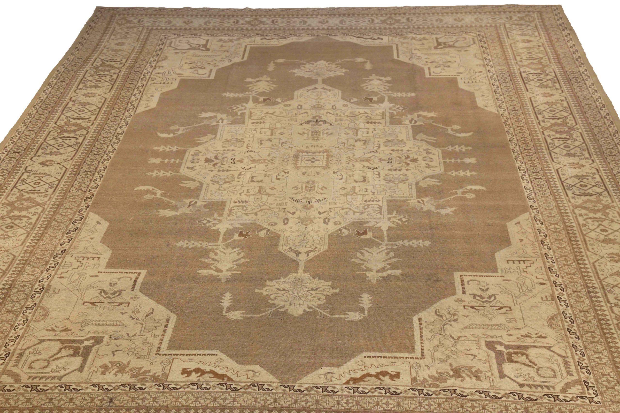 Découvrez l'élégance des tapis persans Tabriz. Conçu avec une attention méticuleuse aux détails, ce design exclusif est parfait pour mettre en valeur votre espace.