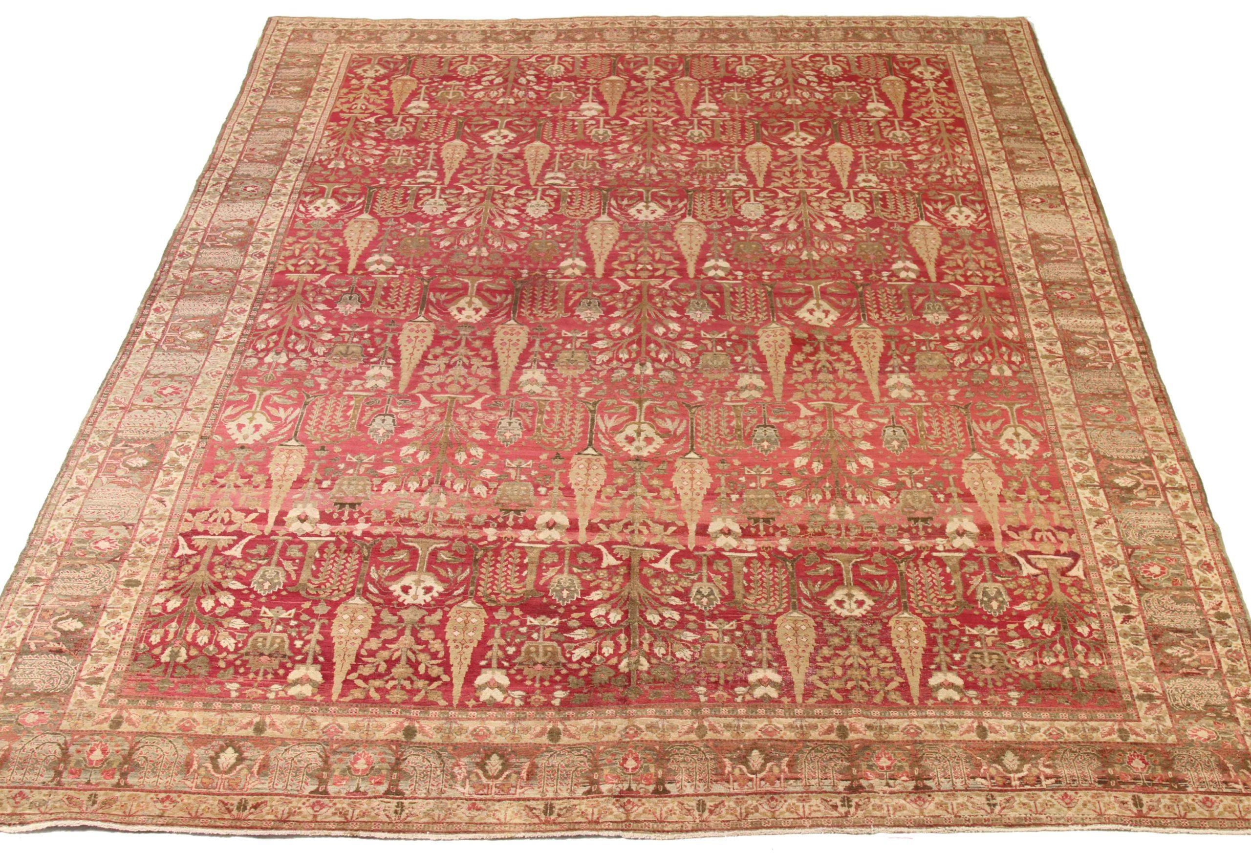 Descubre la elegancia de las alfombras persas Tabriz. Diseñado con meticulosa atención al detalle, este diseño exclusivo es perfecto para realzar tu espacio.
