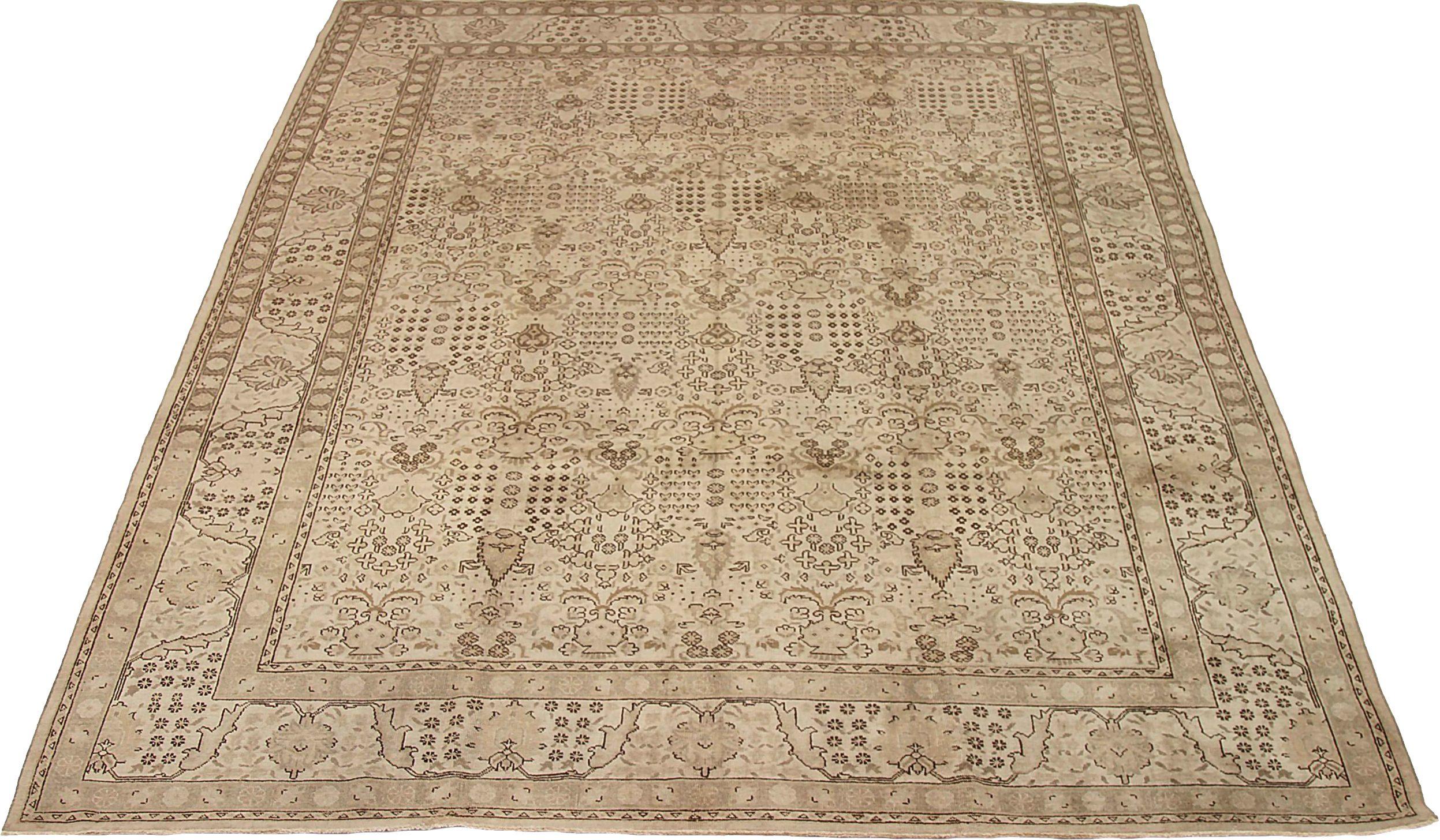 Découvrez l'élégance des tapis persans Tabriz. Conçu avec une attention méticuleuse aux détails, ce design exclusif est parfait pour mettre en valeur votre espace.