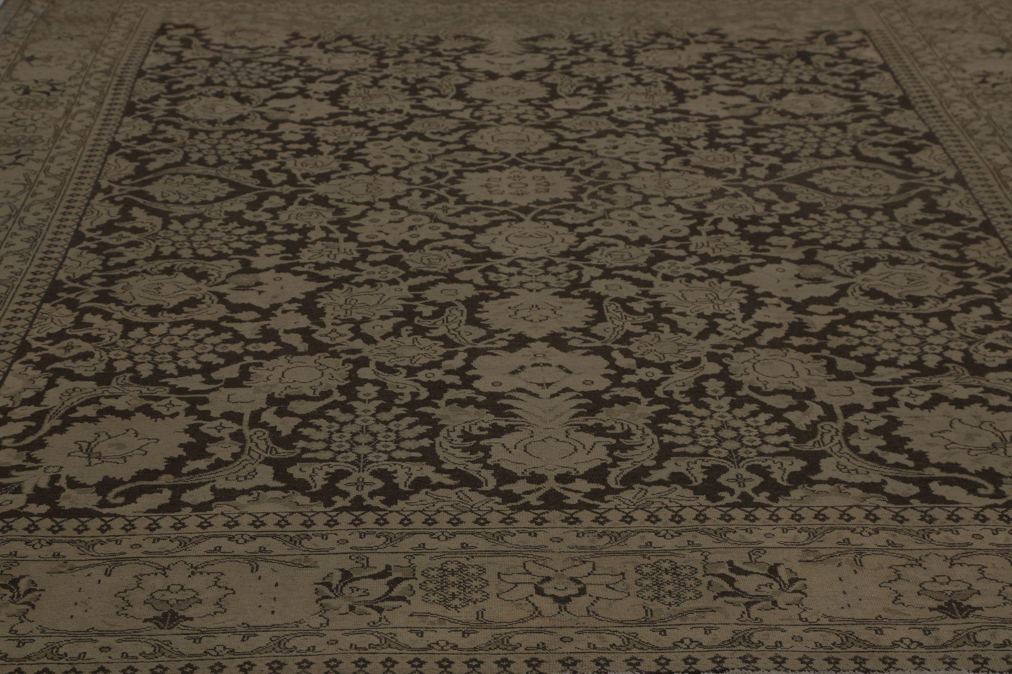 Scopri l'eleganza del Tabriz persiano con i tappeti d'area CIRCA del 1910. Progettato in lana e marrone, questo design esclusivo è perfetto per valorizzare il tuo spazio.