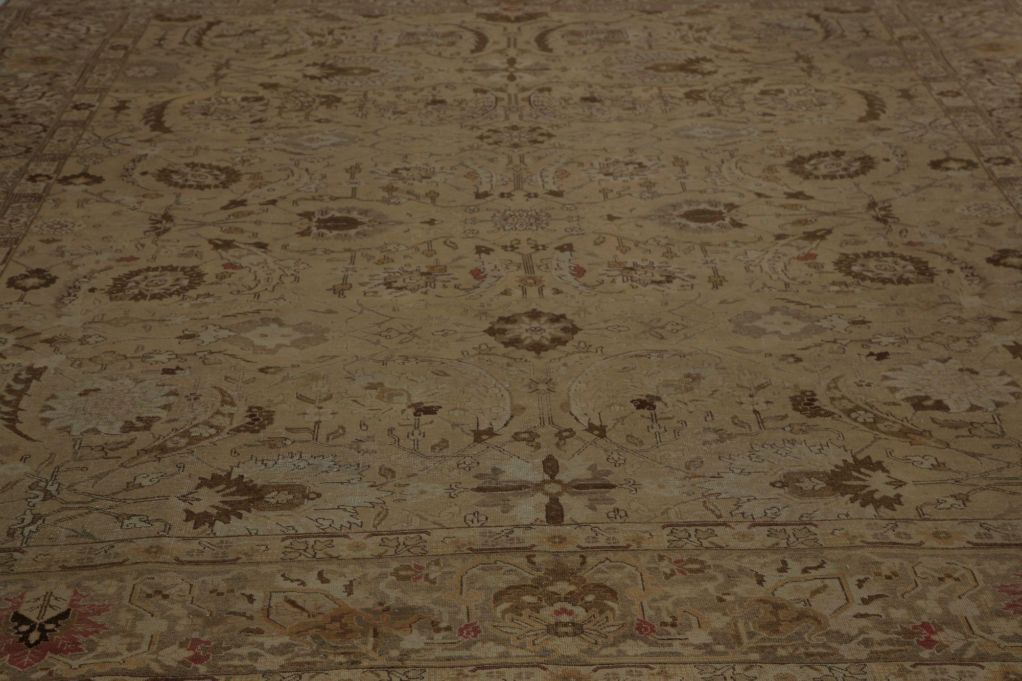 Scopri l'eleganza del Tabriz persiano con i tappeti d'area CIRCA del 1880. Progettato in lana e marrone, questo design esclusivo è perfetto per valorizzare il tuo spazio.