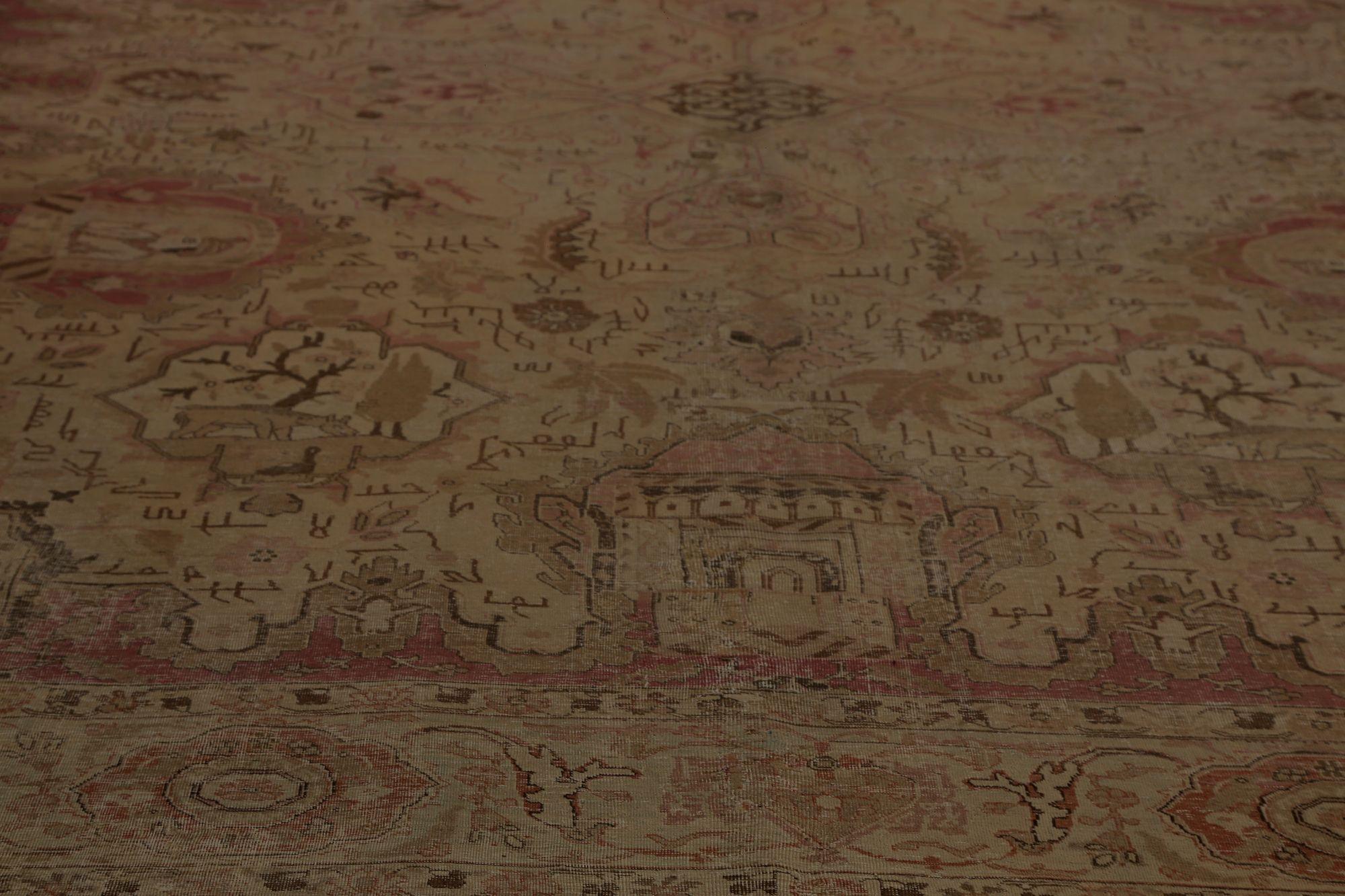 Scopri l'eleganza del Tabriz persiano con i tappeti d'area CIRCA del 1910. Progettato con Lana e Marrone-Taupe, questo design esclusivo è perfetto per valorizzare il tuo spazio.