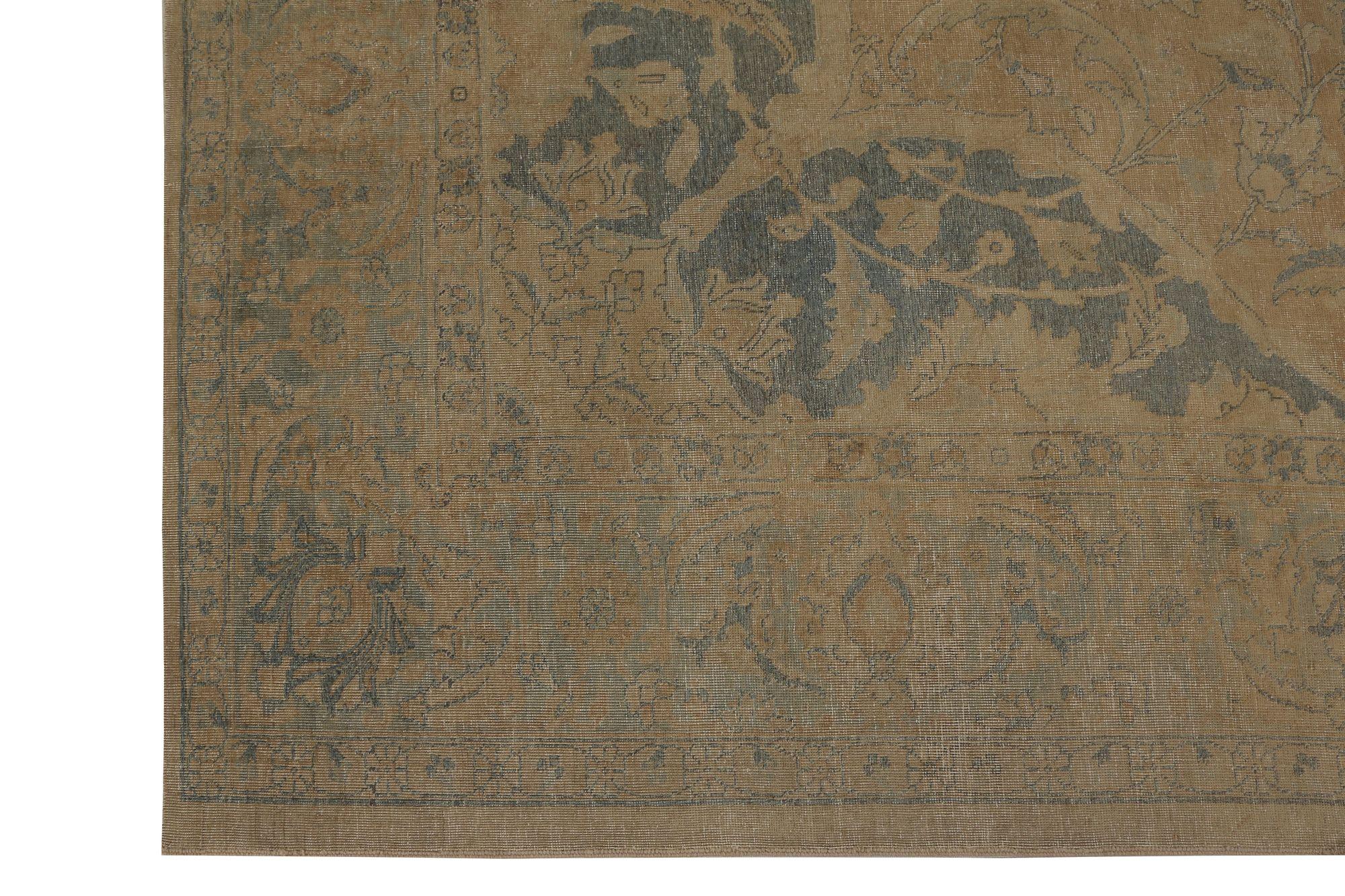 Scopri l'eleganza del Tabriz persiano con i tappeti d'area CIRCA del 1910. Progettato con Lana e Marrone-Taupe, questo design esclusivo è perfetto per valorizzare il tuo spazio.