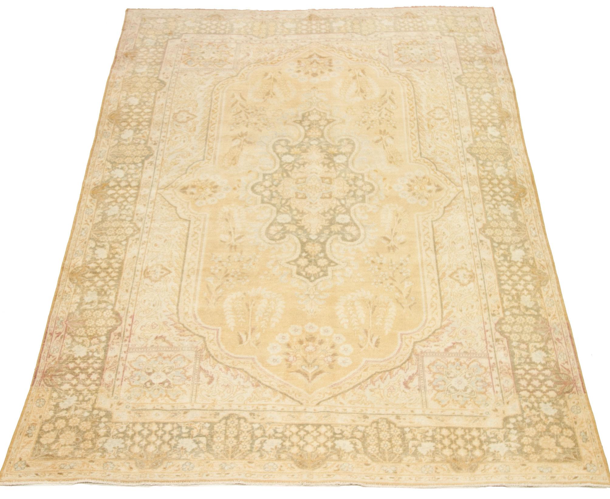 Tapis persans Tabriz - motif en laine vert ivoire jaune - 92694 Excellent état - En vente à Dallas, TX