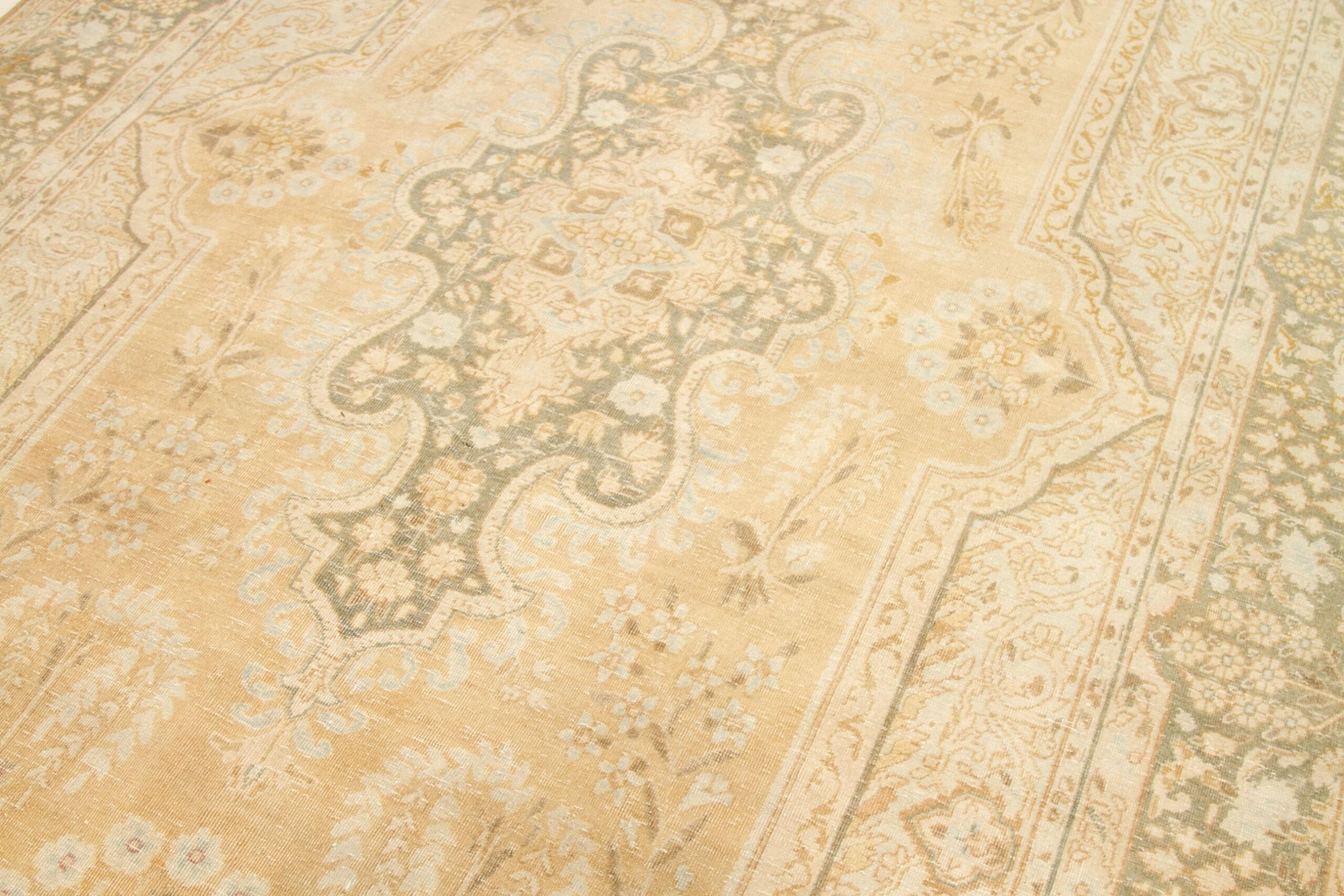 20ième siècle Tapis persans Tabriz - motif en laine vert ivoire jaune - 92694 en vente
